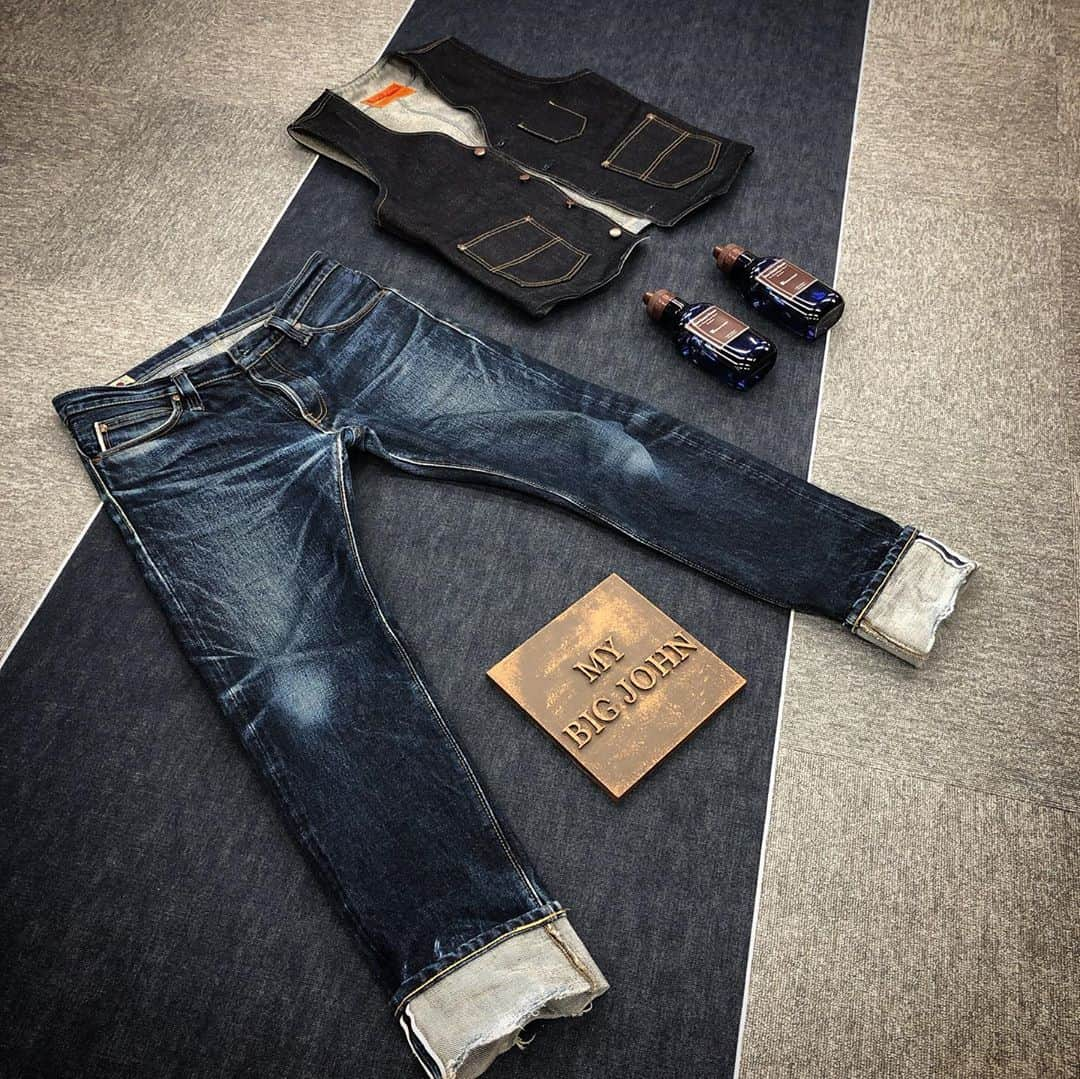 BIG JOHNさんのインスタグラム写真 - (BIG JOHNInstagram)「スタッフ👖onishi👖 23オンスジーンズ【M106G】 23オンスベスト【MT602】 穿き込みレポート👖 ジーンズ 9th湯洗い後37日👖 計421日着用👖 ベスト リジット14日着用👖 児島ジーンズストリート、ビッグジョン児島本店、大阪市南船場、ビッグジョン大阪店、祐天寺駅 西口2、ビッグジョン東京店、BIGJOHN ONLINE SHOPで好評発売中👖 @bigjohnshop @bigjohntokyo @bigjohnosaka #bigjohn #bigjohnjeans #jeans #denim #23oz #japan #okayama #kurashiki #kojima #kojima-jeans-street #jeans-street #coordinate #outfit #mystyle #denimcode #nanocolloid #nano #toughjeans #tough #selvedgejeans #selvedge #tax-freeshop #tax-free #denim-street #kurashiki-denim-street  #setouchi #ootd」11月22日 19時07分 - bigjohnjeans