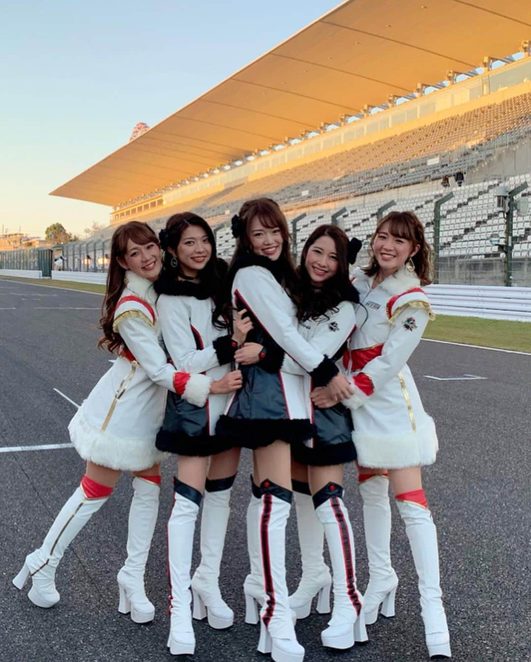 綾野ゆりかのインスタグラム：「先日は鈴鹿サーキットにて大阪トヨペットさんの 社内イベント✨OTG Motor Sports Festival✨ に参加させていただきました🚘🏁 * 全店舗の社員の皆様やそのご家族の皆様と モータースポーツを存分に楽しむ1日🥺‼️ 一緒に1日過ごさせていただけて、 私もとっても楽しかったです🥰❤️❤️ * * #twsプリンセス #大阪トヨペット #otg #モータースポーツフェスティバル #社内イベント  #レースクイーン #supergt #rq #sgt #モデル #撮影 #撮影依頼 #フリーモデル #ポートレート #ポートレートモデル #インフルエンサー #model #racequeen  #綾野ゆりか #japanesegirl #japanesemodel #japanesegirls #selfie #셀피 #데일리룩 #팔로우 #팔로우 #맞팔 #셀카 #셀스타그램 #메이크업」