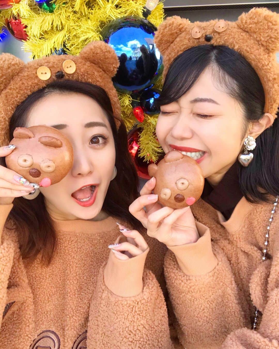 中島絢乃さんのインスタグラム写真 - (中島絢乃Instagram)「🌍💫🌟﻿ ﻿ ﻿ 妹(@nakajima_natsuki )とクリスマスの﻿ #ユニバーサルスタジオジャパン へ😍❤️🎄﻿ ﻿ ﻿ ﻿ ﻿ 今年のクリスマスは﻿ ＂ユニバーサル・クリスタル・クリスマス＂ということで、﻿ キラキラしてたよーーっ！😍✨🎄﻿ ﻿ ﻿ ﻿ ﻿ キャラクターフードを食べたり、﻿ ショーを観たり、キャラクターに会ったり、﻿ 本当に盛り沢山楽しんじゃった🔥😊✨﻿ ﻿ ﻿ 中島姉妹で大阪は久々でした👭💕﻿ ﻿ ﻿ ❤︎❤︎❤︎❤︎❤︎❤︎❤︎❤︎❤︎❤︎❤︎❤︎❤︎﻿ @universal_studios_japan﻿ #USJ#ユニバ#大阪#PR」11月22日 19時18分 - nakajima_ayano