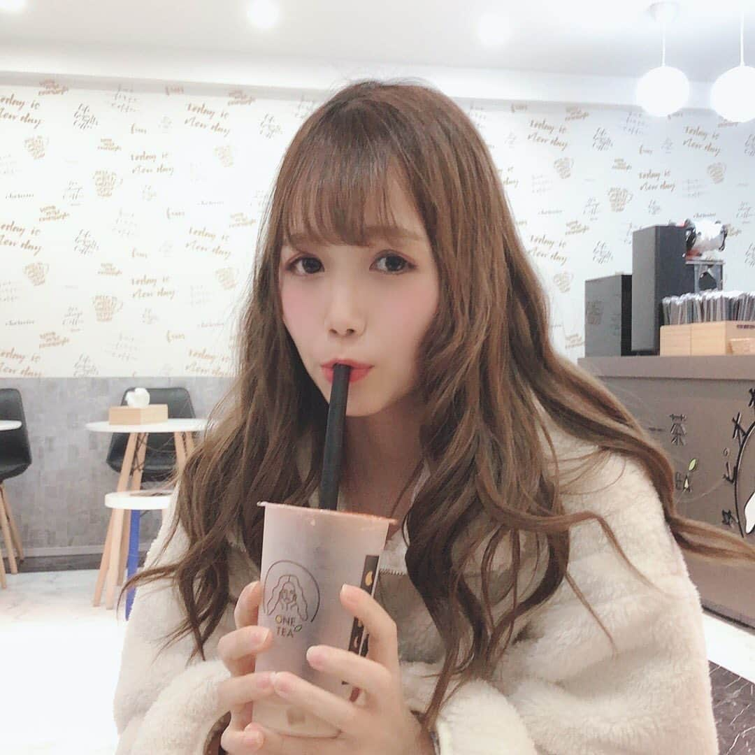 宮本ひなののインスタグラム：「久々のタピ。 ここのはお初✌️ #タピオカ #onetea」