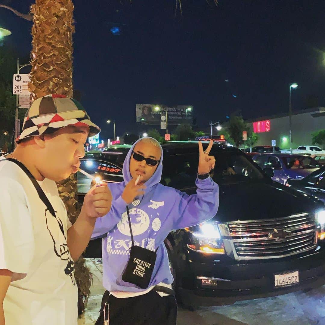 のインスタグラム：「kZm / But She Cries https://youtu.be/8VGR4QPPZhY」