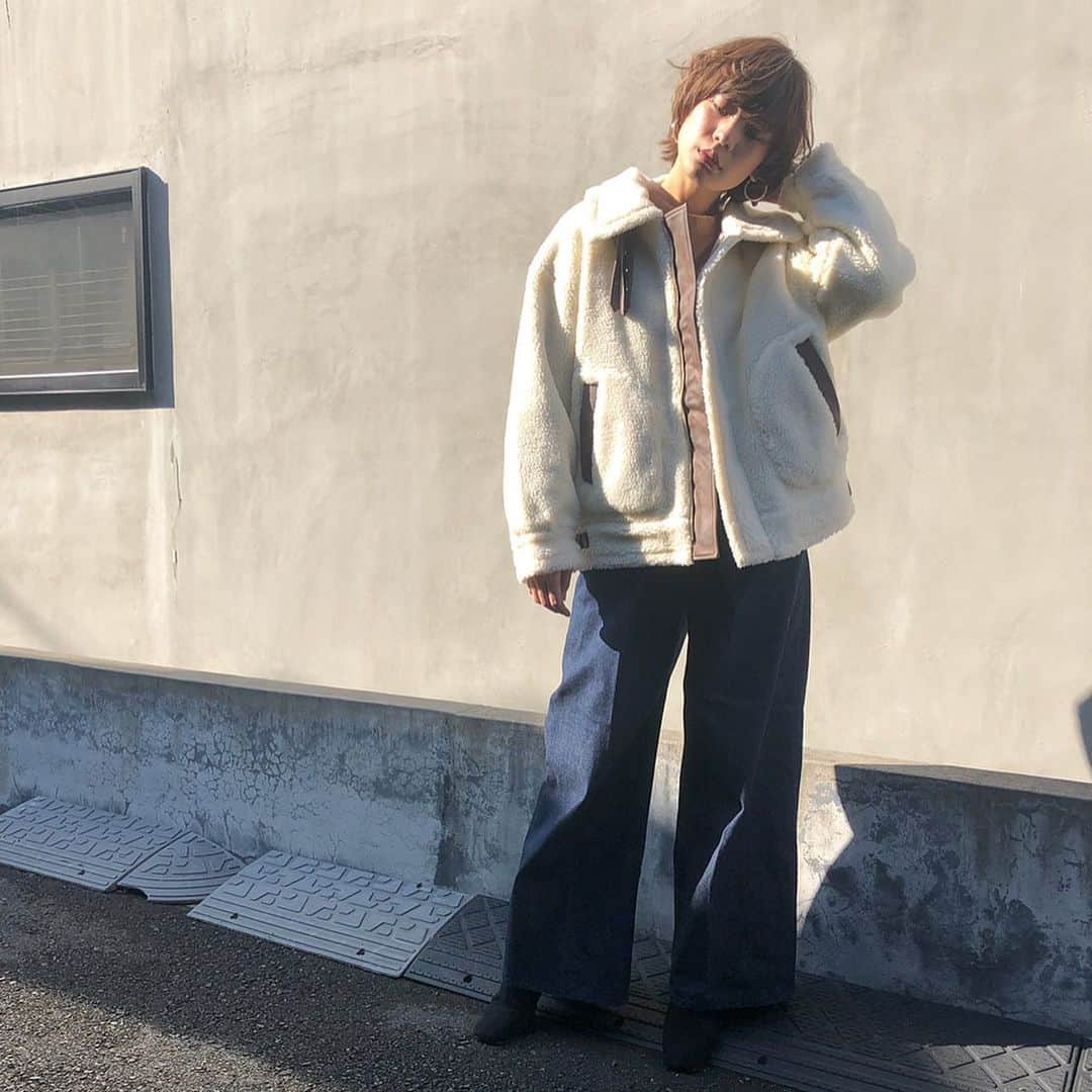 石川瑠利子のインスタグラム：「. . fashion💕 @mede19f_official のボアジャケット。 B-3ジャケットなのに女性らしさもあり首回りまで覆う事もできるから防寒性も高い優れもの🐧 これはヘビロテですね😎 . . #fashion #mede19f #メデジュウキュウ #felissimo #フェリシモ」
