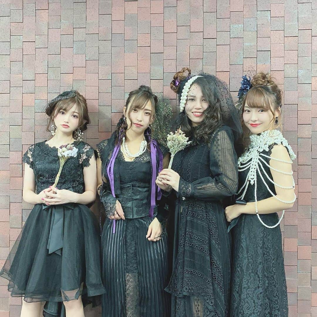 嘉部志音さんのインスタグラム写真 - (嘉部志音Instagram)「. . @befineact2 さんから頂いたカード🍋 クセ強い手のポーズまでしっかり再現してくれてる😂✨ @chiffy.a4 さんありがとうございます❤︎ 2018年メンバーとも交換とかして楽しかった〜っ . . .」11月22日 19時45分 - _shiooshio_