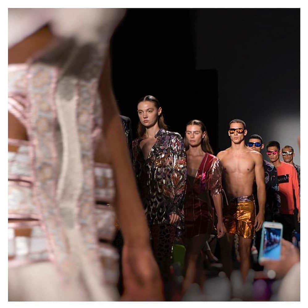 のインスタグラム：「Be your own leader, don't follow anyone... unless you're on a catwalk 😉」