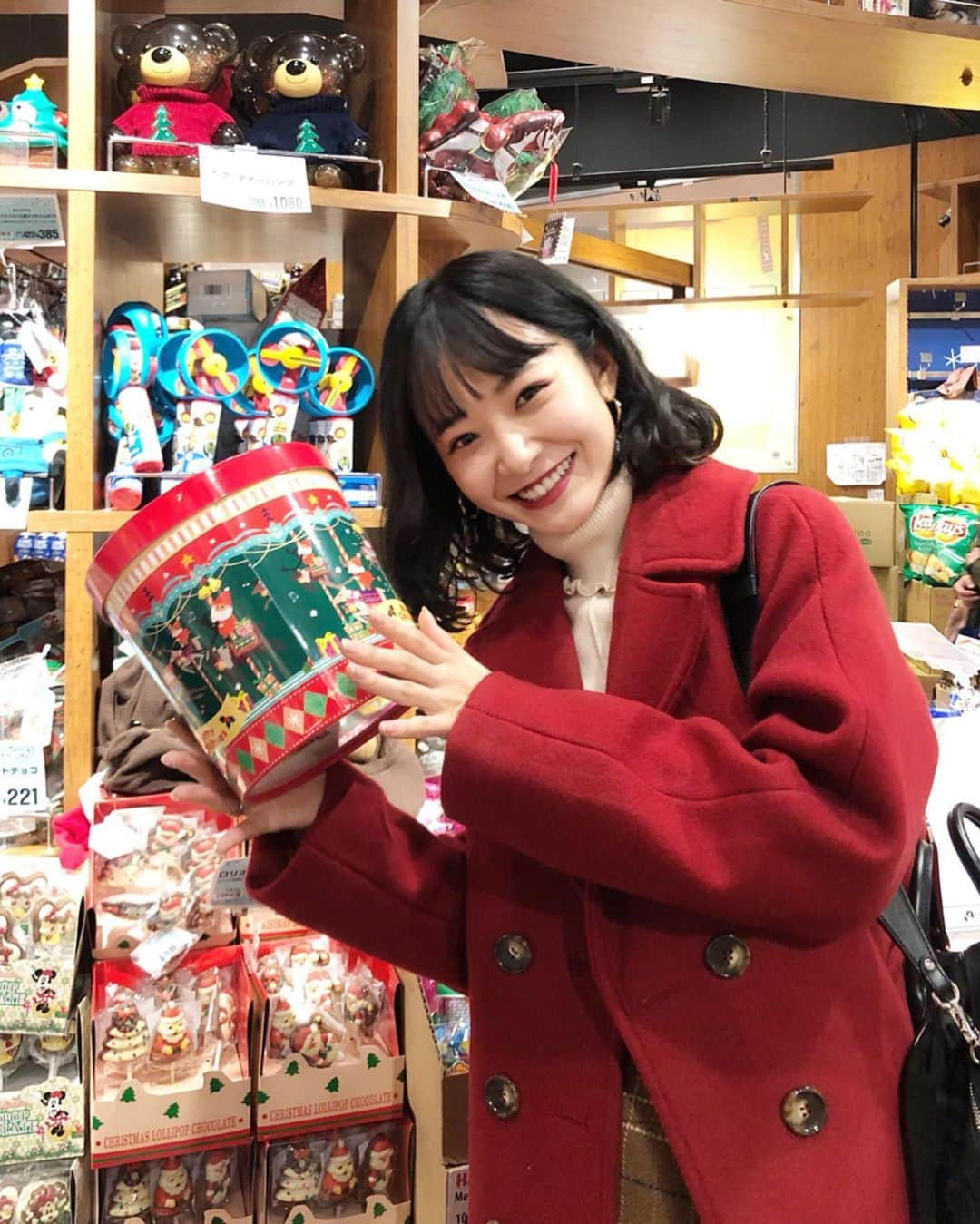 西川瑞希（みずきてぃ）さんのインスタグラム写真 - (西川瑞希（みずきてぃ）Instagram)「クリスマスが近づいてきて毎年ワクワクするこの時期🎄😍ららぽーとでは『ムービークリスマス』もおすすめです！ . 映画も、ショッピングも、お食事も、全部まとめてできちゃって一日中いたくなっちゃう// . 自宅での映画タイムもより楽しめるようにららぽーとでクリスマスグッズも沢山買ってきました🍰華やいで嬉しい✨ . #PR #lalaport #kikonas #Xmas #merrychristmas #christmas #ららぽーと #キコナス #似合うが見つかるwebマガジン #クリスマス #クリスマス準備 #イルミネーション #ツリー #ムービークリスマス #映画 #映画館」11月22日 19時48分 - mizuki_nishikawa_