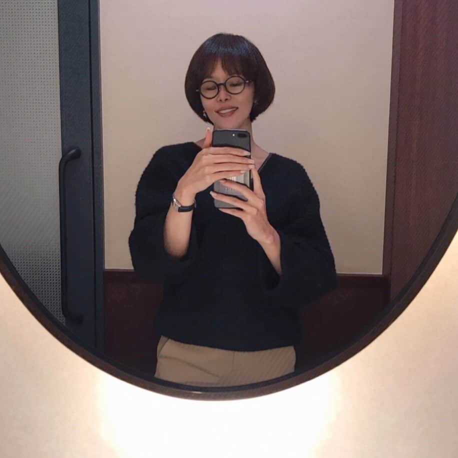 金子エミさんのインスタグラム写真 - (金子エミInstagram)「髪はいつでも切れるから、似合わないかもしれないけど 15年ぶりに このまま少し…髪の毛を伸ばしてみようかと思います💇‍♀️💕」11月22日 20時20分 - emikaneko1114