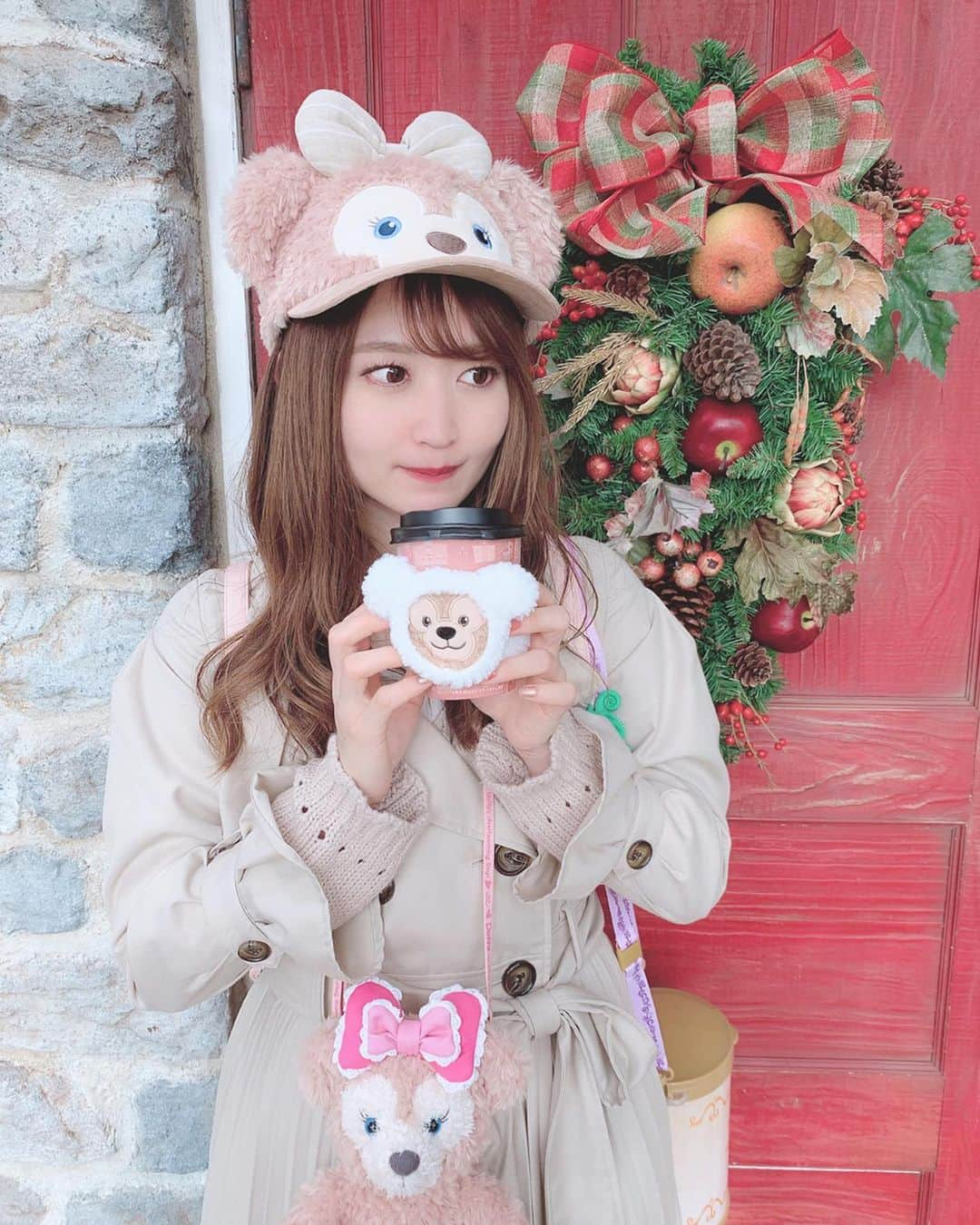 沢井里奈さんのインスタグラム写真 - (沢井里奈Instagram)「♡ . このダッフィーのスーベニアスリーブ 白いもこもこのかぶってて 可愛すぎでした🥺🥺🥺❤️ . #tokyodisneysea #disneysea #disney #tds #duffy #shelliemay #christmas #xmas #instalove #instagood #instagramjapan #japanesegirl #girls #ディズニーシー #ディズニークリスマス #ディズニー #クリスマス #ウィンターホリデー #ダッフィー #スーベニアスリーブ #シェリーメイ #シェリーメイバウンド #シェリーメイコーデ #ディズニーコーデ #さわーコーデ #さわーディズニー #沢井里奈」11月22日 20時22分 - sawairina