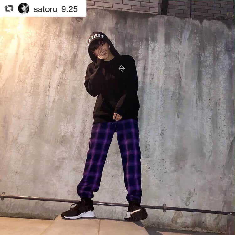 のインスタグラム：「. #repost @satoru_9.25 珍しくスニーカーの日👟 久しぶりに50m走走りたくなりました😝  #アスビー #asbee #アディダス #限定モデル #run90s #デイリーユース #pr」