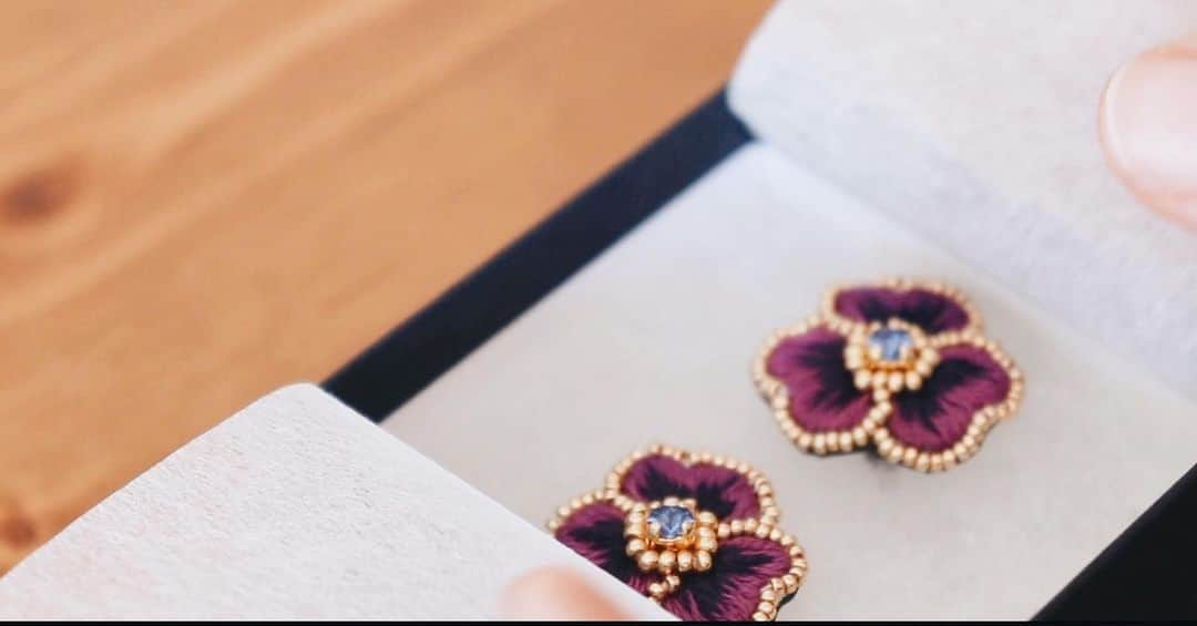 handmade shopのインスタグラム：「YouTubeに動画をアップしました🎥﻿ ﻿ 【フリーランスのとある1日】﻿ リアルな1日を撮りました🌼﻿ ﻿ プロフィールのリンクからご覧ください😊﻿ チャンネル登録もお願いします！﻿ ﻿ ﻿」