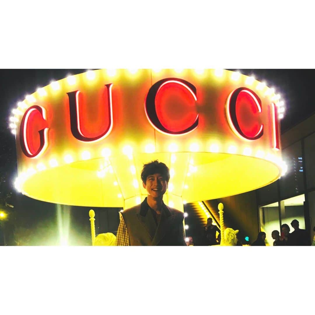 坂口健太郎のインスタグラム：「めっちゃ笑ってる。 #gucci」