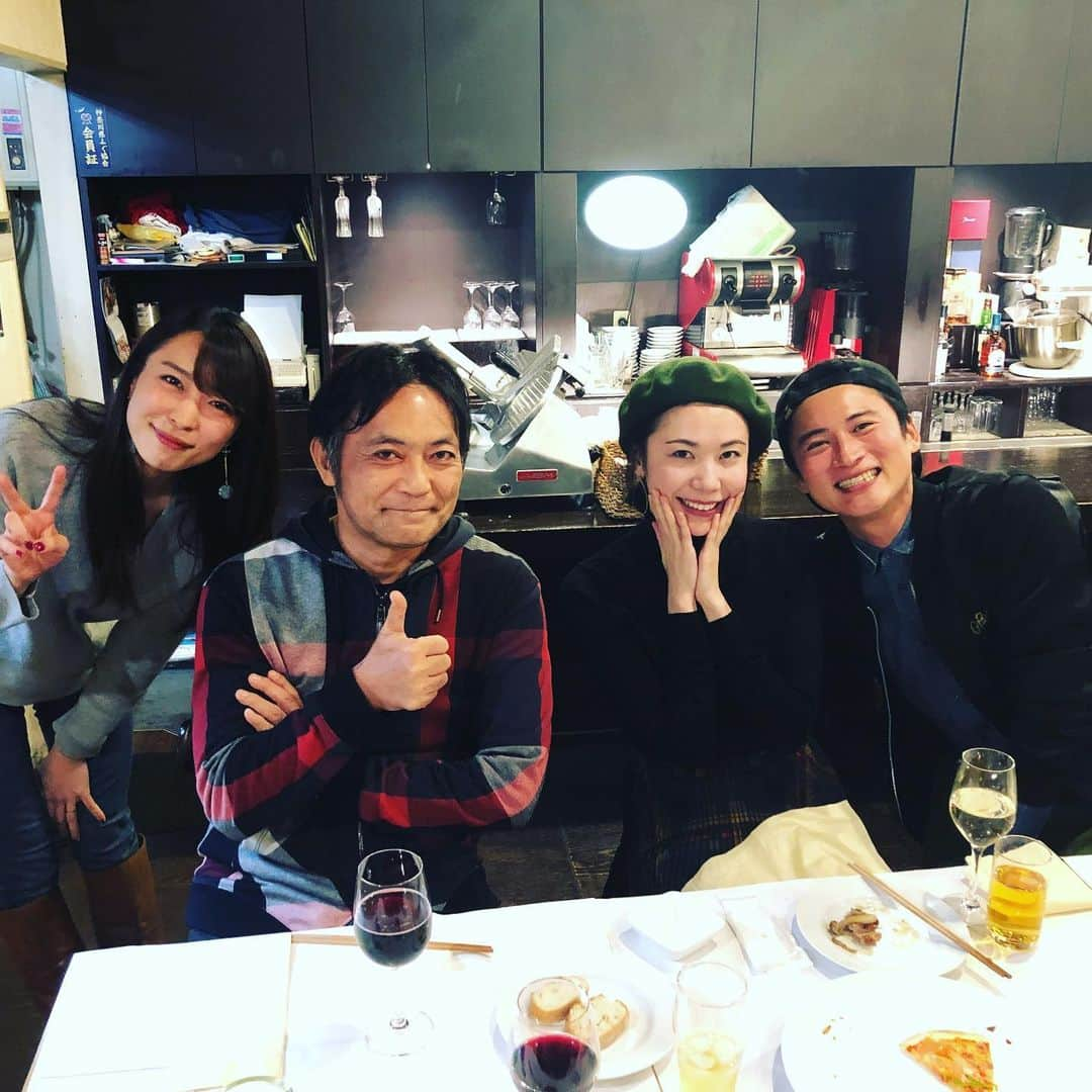 黒川芽以さんのインスタグラム写真 - (黒川芽以Instagram)「この間、神奈川KAATにて『ドクター・ホフマンのサナトリウム〜カフカ第4の長編〜』を観劇してきました。  ケラさんにも久々に会えたし、朝ドラ『風のハルカ』以来ずっと交友関係のある、えりといっけいさんが共演してます😍 そして、たまたま同じ日に黄川田くんも来ていたので、風のハルカ感満載でした！嬉しい！  一見、難しそうな舞台ですが、とても面白くて、3時間半があっという間。不思議な世界観の中で、映像やダンスのような動き、細部まで見たくなる芝居、みなさん素敵でした。  そしてとっても楽しい食事会だったなぁ💕  #神奈川KAAT #ドクターホフマンのサナトリウム #ケラリーノサンドロヴィッチ #渡辺いっけい #村川絵梨 #朝ドラ  #風のハルカ」11月22日 20時47分 - mei_kurokawa