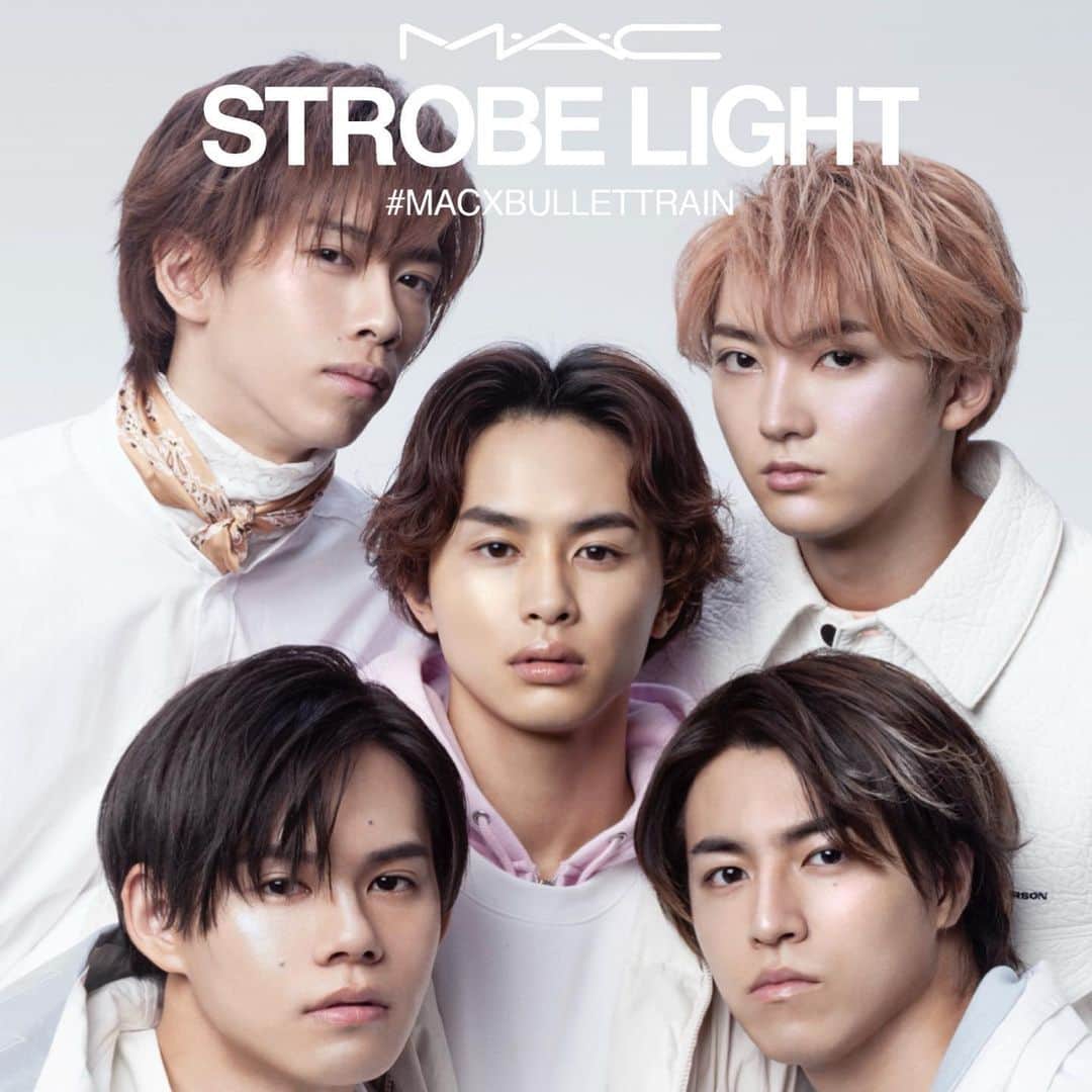 M∙A∙C Cosmetics Japanのインスタグラム：「ㅤ ホリデーシーズンは肌にも “STROBE LIGHT” を浴びたような輝きを 「超特急」メンバー5人が魅せるストロボコレクション #MACXBULLETTRAIN ㅤ 全5色のパールカラーがそれぞれ違う表情を見せる大人気下地ストロボクリーム 肌悩みやなりたいイメージに合わせて選べる色展開と、乾燥に負けない保湿力もロングセラーの理由✨ ✓ファンデーション下地としてお顔全体に ✓メイク後にハイライトとして少量をお顔の高い位置に ✓デコルテや腕、足などボディにも ㅤ 11/29（金）～なくなり次第終了 M·A·C公式オンラインショップ, 全国のM·A·C店舗にて 超特急限定ビジュアルが展開します✨ ㅤ 《 #MACXBULLETTRAIN オリジナルポーチ＆カードをプレゼント！》 対象製品（ストロボクリーム*全5色）を1点以上お買いあげの方にオリジナルカードを、対象製品1点以上を含む6,600円（税込）以上お買いあげの方にオリジナルポーチとオリジナルカードをプレゼントいたします。*MINI MAC除外 ㅤ *M·A·C公式オンラインショップ・全国のM·A·C店舗にて先着順で限定数を配布予定、限定数がなくなり次第終了 *ポーチ、カードのどちらかがなくなった場合、税込6,600円以上購入してもどちらかのみのお渡しとなります *ポーチ、カードのプレゼントはオンラインショップ、店頭共にお1人様１会計につき１回まで *カードは全5種の内いずれか1種のお渡しとなり、種類はお選びいただけません *M·A·C公式オンラインショップは、11月29日（金）AM10:00開始予定となります ㅤ ㅤ M･A･Cがメイクを手掛けた超特急の全ルックと表紙が掲載されるNYLON JAPAN1月号もお見逃しなく！ ㅤ ㅤ ㅤ ㅤ #MACCosmeticsJapan #MACコスメ #MACCosmetics #MAC #MACStrobecream #MACFixplus #ストロボクリーム #ストロボ #ツヤ肌 #下地 #フィックスプラス #超特急 #NYLONJAPAN #NYLONJP」