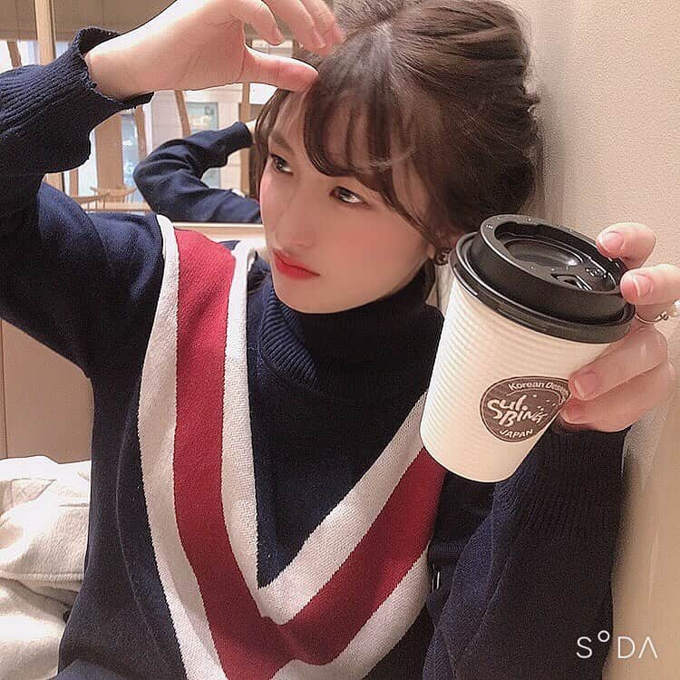 渡邊菜々さんのインスタグラム写真 - (渡邊菜々Instagram)「・ 髪染めた〜！！！！！！ ヘアセットもしてもらって満足🙊🤭 最後の動画わざとらしく聞こえるんだけどなんで爆笑爆笑 博多弁じゃなくてこれから標準語で話そうと決めた日でした🤦 いつも遊ぶ友達 @mmk_2027 準備が遅いからランチが15時ぐらいからになるんよ😂笑 これから早く準備してくださいももかさん！！（大声） フィルターはsoap🤎 ・ #渡邊菜々#わたなな#🌻 #わたななとデート みてみて笑 #漏れなく盛れます #soda」11月22日 21時03分 - watanana1225