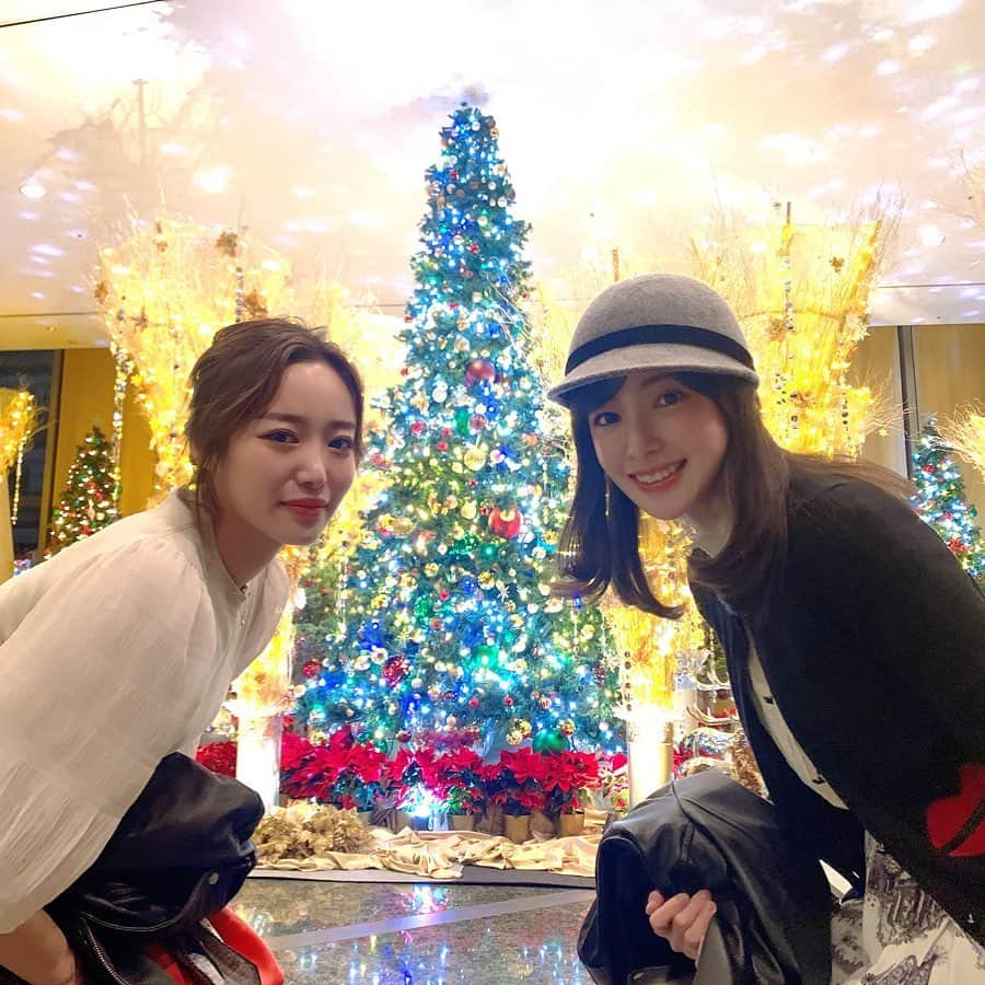 早田悠里子さんのインスタグラム写真 - (早田悠里子Instagram)「もうクリスマスの季節😳🎄 去年はバタバタしすぎて年末の記憶が全然ない🤔笑 今年はすこしゆっくりできるといいなあ☺️🎁 #グランドハイアット東京 #grandhyatttokyo  #クリスマス  #クリスマスツリー  #aliceandolivia  #athenanewyork」11月22日 21時12分 - yurikohayata