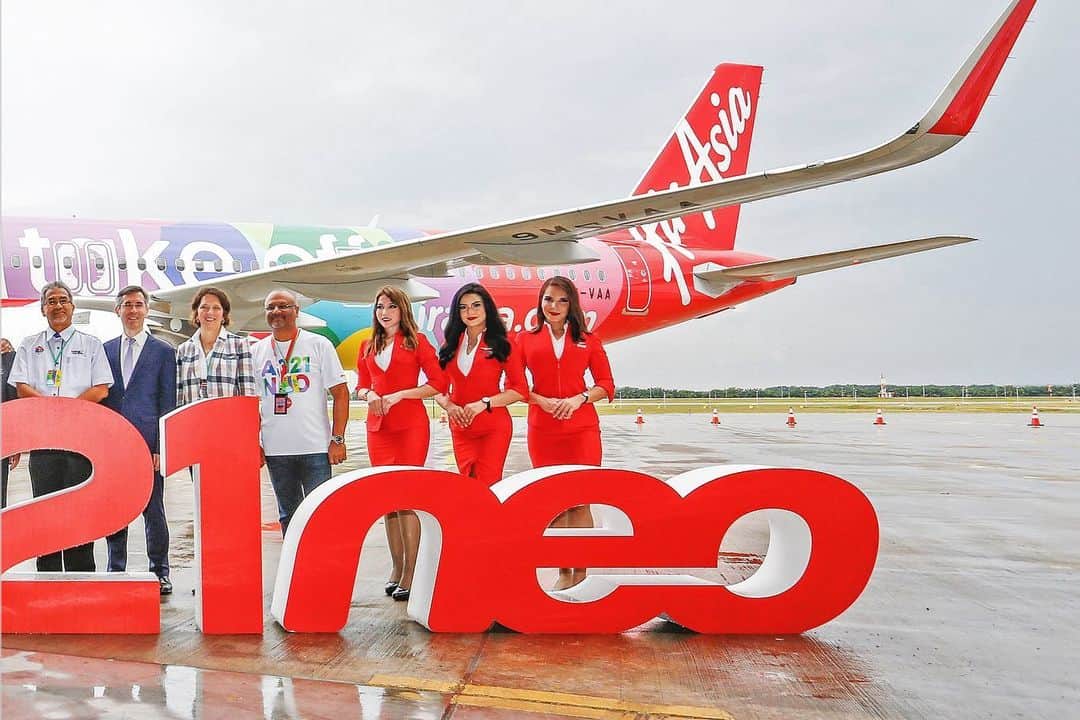 エアアジアさんのインスタグラム写真 - (エアアジアInstagram)「Continuing our grand celebration as a new era in the history of #AirAsia fleet is about to take off! We welcomed our first #A321neo to its home here in Kuala Lumpur, Malaysia! Give this baby some lovin’ and comment down below where would you like to fly next! We can’t wait for you to see this beauty! #321takeoff」11月22日 21時13分 - airasiasuperapp