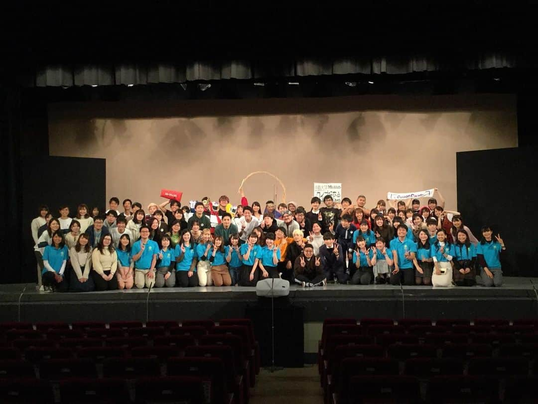 よしもと祇園花月さんのインスタグラム写真 - (よしもと祇園花月Instagram)「学生の街・京都👩‍🎓👨‍🎓ならではの「祇園花月大学」全員で集合写真☀️これからも学生さんと一緒に京都、そして祇園花月を盛り上げて行きます😊  #よしもと祇園花月 #祇園花月 #おいでやす小田 #ミキ #相席スタート #ラニーノーズ #ネイビーズアフロ #おたまじゃくし中西 #笑福亭笑利 #京都学生広報部 #コトカレ」11月22日 21時26分 - gionkagetsu