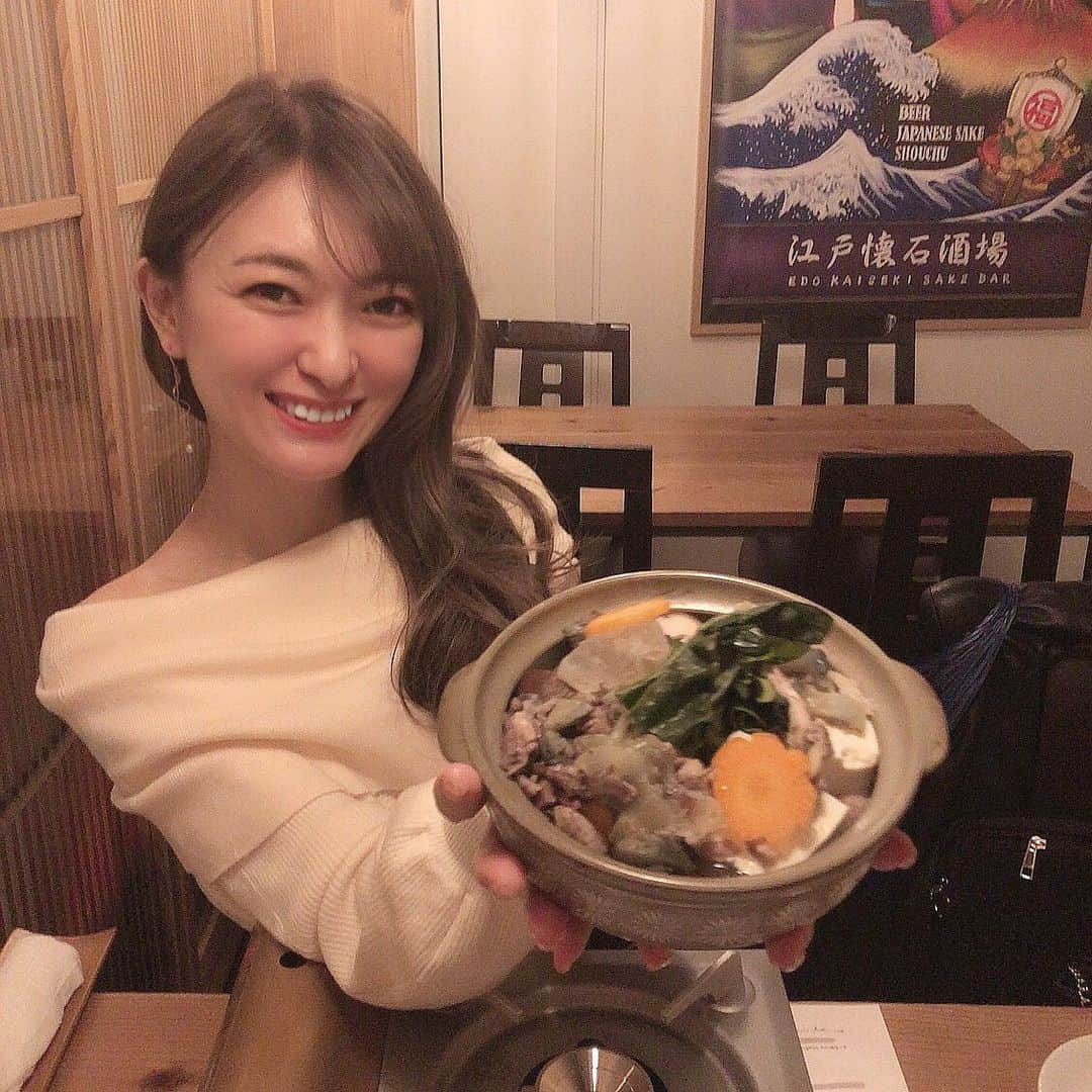 菊池かなこさんのインスタグラム写真 - (菊池かなこInstagram)「📍恵比寿 時たらず ・ 先日恵比寿の江戸懐石酒場 時たらずさん @tokitarazu でディナー✨ 大好きなお店で3度目の来店！ 公認インフルエンサーをさせて頂いている 東京カレンダーにも掲載されていました❤︎ ・ なんとすっぽん鍋をいただきました💛 なかなか食べられないすっぽん鍋 初めて食べました！！ 食感は鶏肉みたいな感じで、 苦手な感じ一切無かった✨ 翌朝の目覚めも良かったー！ ・ すっぽんは英語でソフトシェルタートル🐢 亜鉛やビタミンがたっぷりで 甲羅の裏側には柔らかいコラーゲンやタンパク質が👌 ・ すだちの季節とのことですだちサワーも🍋 ・ 場所は明治通り沿い 恵比寿と広尾の間にあるよ🚶‍♀️ 和風で江戸時代ぽい建物でさり気無く目立ちます❤︎ 恵比寿 時たらず で検索してね☺︎ ・ ୨୧┈┈┈┈┈┈┈┈┈┈┈┈┈┈┈┈┈୨୧ casting by @woomy.restaurant #すっぽん鍋#恵比寿ディナー#恵比寿ランチ #かなーなグルメ#スタミナ料理 #東カレ倶楽部#東カレ公認インフルエンサー #東京グルメ#グルメ好きと繋がりたい #食べログ #東京グルメ #東京食べ歩き #グルメ女子#グルメ好きな人と繋がりたい #グルメ部 #食レポ#食べログ#グルメインスタグラマー #広尾ディナー#広尾グルメ#滋養強壮」11月22日 21時29分 - canana_kanako