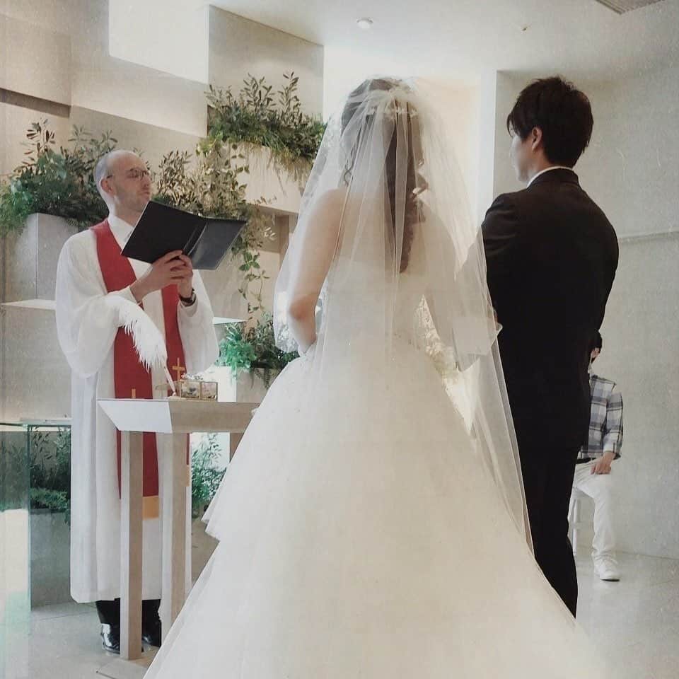 志村理佳のインスタグラム：「#いい夫婦の日 ♡ 今までそんな意識したことないから なんだかとっても不思議な感覚です。。。💍 #wedding#結婚式#挙式#花嫁#いい夫婦の日」
