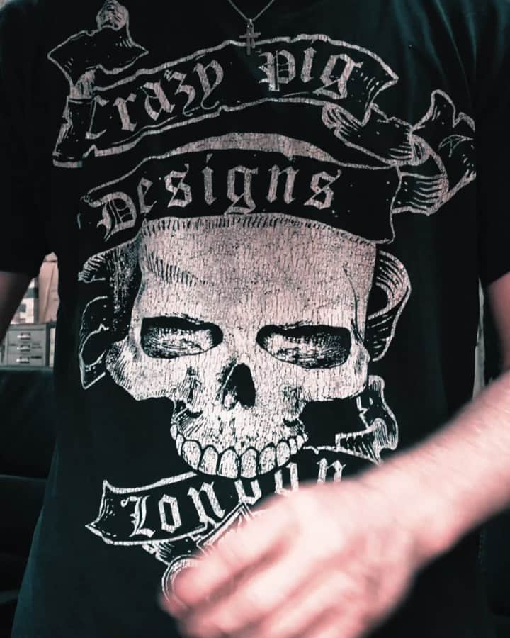 のインスタグラム：「We’re ready, are you ready? 🎄#gothic #Christmas #jewellery #shop #gemstone #healingstones #crystal #rings #heavymetal #solidsilver #gold #casting #logo #gothicjewellery #tattoo #skulls」