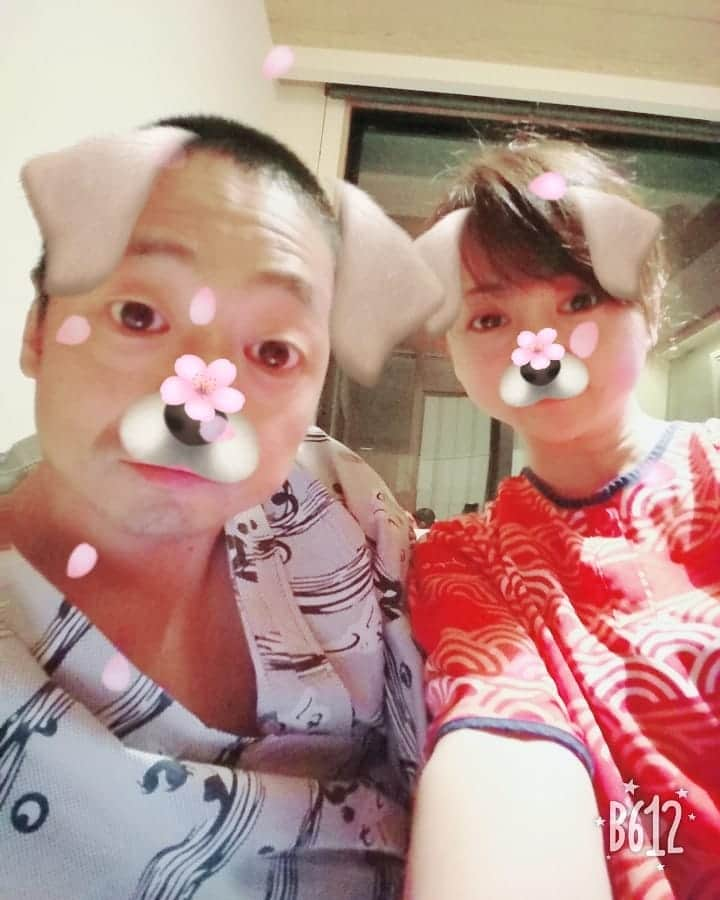 安田さちさんのインスタグラム写真 - (安田さちInstagram)「いい夫婦の日ですね👫  うちは「仲がいいイメージ」だとよく言ってもらえますが、SNSには書けないだけで、やっぱり夫婦なので色んな日があります㊙️🙄 一応秘訣を私なりに考えてみると、歩み寄れる所と譲れない所をお互いに見極めることかなぁと。  つまり、諦めも肝心だということですね😁  これからもボチボチ頑張ります！  #いい夫婦の日 #11月22日 #理想の夫婦 を目指そう #諦めも肝心 #喧嘩もたくさん #人生いろいろ」11月22日 21時44分 - sachi.yasuda31