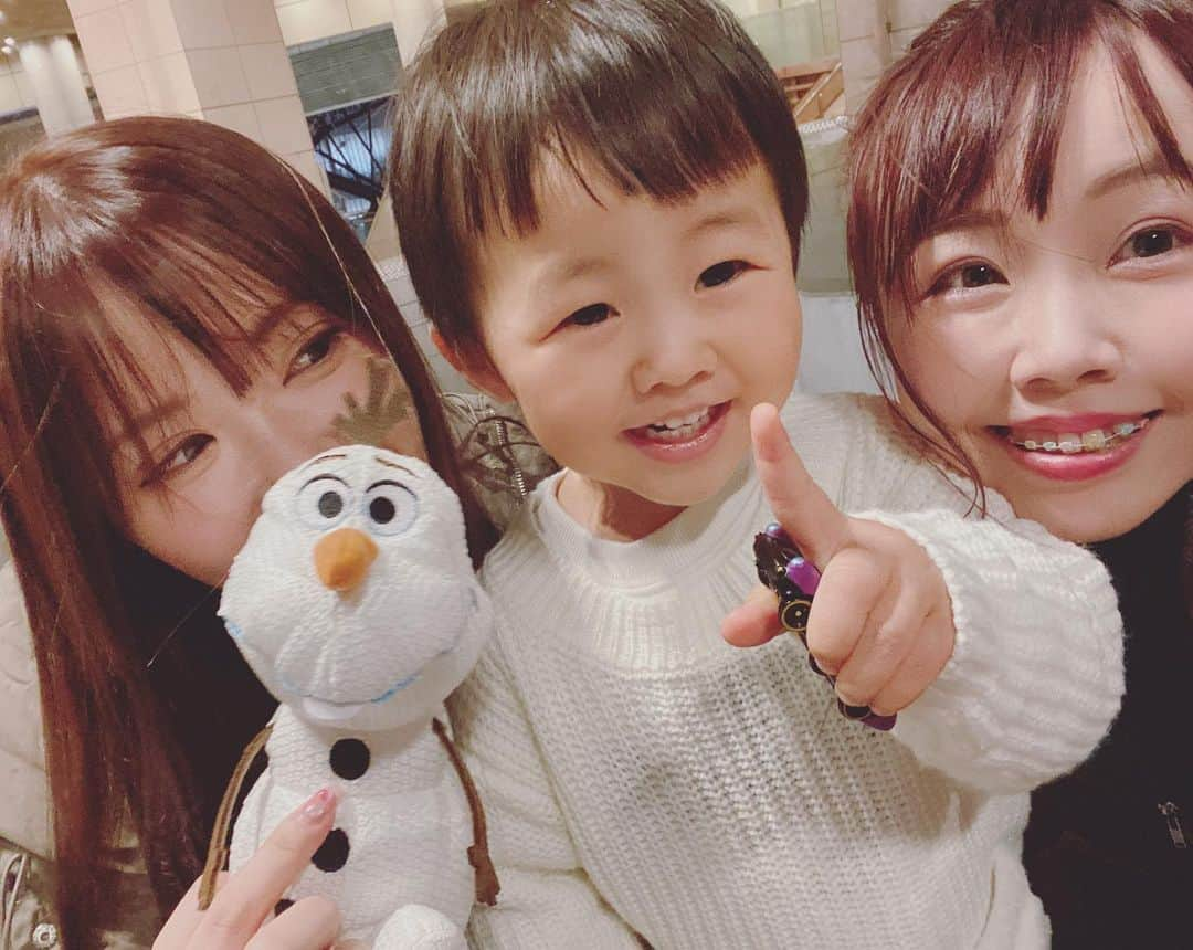 あやなんさんのインスタグラム写真 - (あやなんInstagram)「今日はみきぽんと3人でアナと雪の女王2みてきちゃったー💓💓ぽんすまんまとオラフ大好きになってたーwwww」11月22日 21時48分 - ayachan_0619