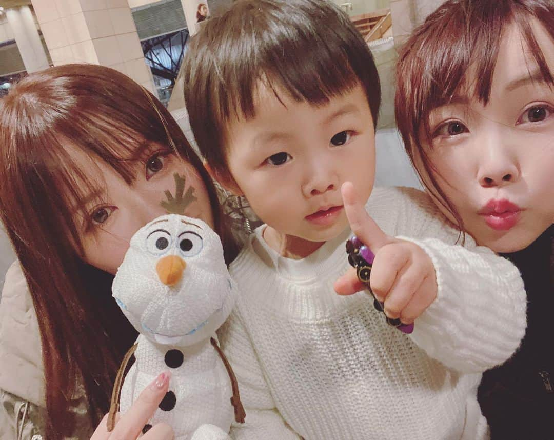 あやなんさんのインスタグラム写真 - (あやなんInstagram)「今日はみきぽんと3人でアナと雪の女王2みてきちゃったー💓💓ぽんすまんまとオラフ大好きになってたーwwww」11月22日 21時48分 - ayachan_0619