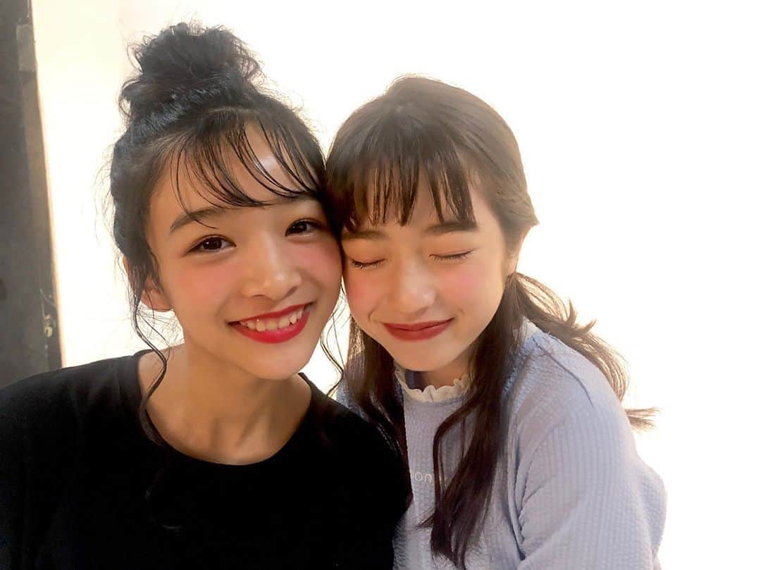 ニコ☆プチのインスタグラム：「1週間お疲れ様でした🌷 本格的に寒くなってきたので みんな手洗い・うがいをしっかりして カゼ引かないようにね🤧‼︎ . . 12月号のカップリング連載は Wアヤ（アヤカとアヤナ） でした🖤🖤 仲良し度チェックしてます~🥳🍒 #葛西杏也菜  #中山あやか  #小6に見えない大人っぽさ  #wアヤ」