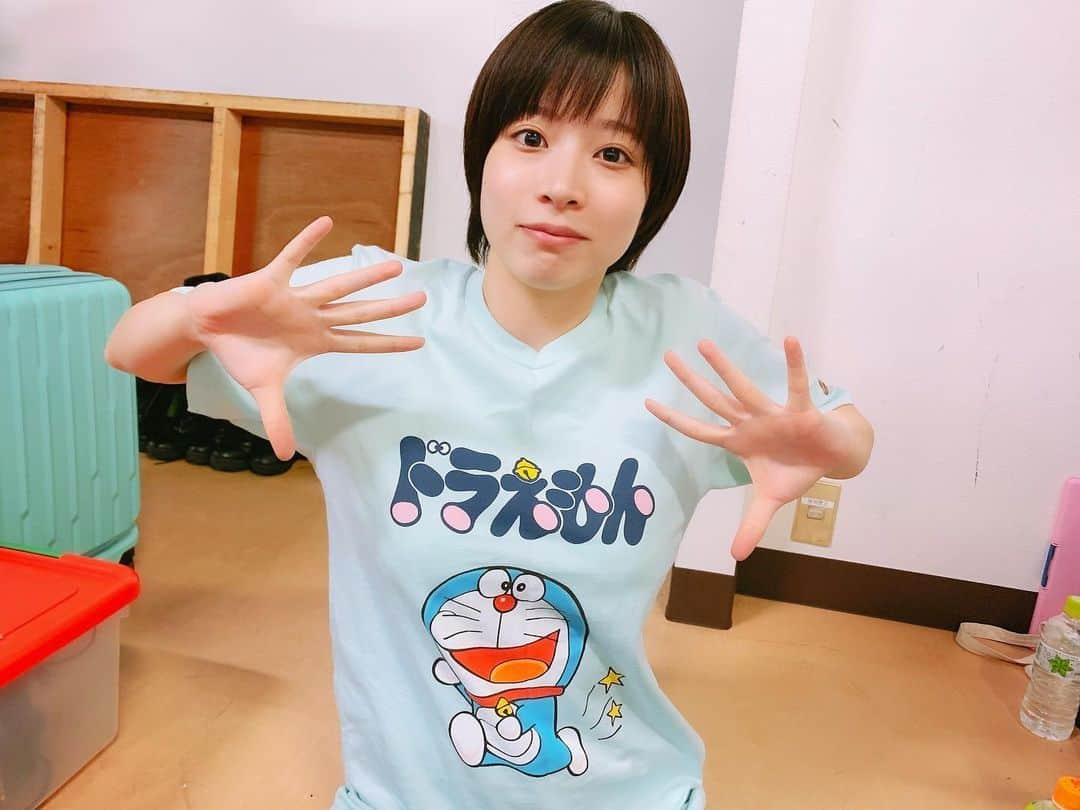 小菅怜衣さんのインスタグラム写真 - (小菅怜衣Instagram)「今日のドラえもんTシャツ。 . ユニクロコラボですっ これは白も持ってる！ 写すの忘れたけど袖にどら焼きの刺繍が入っててカワイイの！ . 明日は何着ようかな( ˙꒳​˙ )！ . . 急に寒くなったから体調気をつけてね！ . . . . . #ドラえもん #도라에몽 #哆啦a夢 #小叮噹 #ドラえもんグッズ #ドラえもん好きな人と繋がりたい #ドラえもん大好き  #tシャツ女子 #tシャツコーデ #code  #小菅怜衣 #舞台 #アサルトリリィ  #instagood #instalike #instadaily #fashion #cute #favorite #doraemon #japanesegirl #photography #followme」11月22日 21時51分 - kosuge_rei