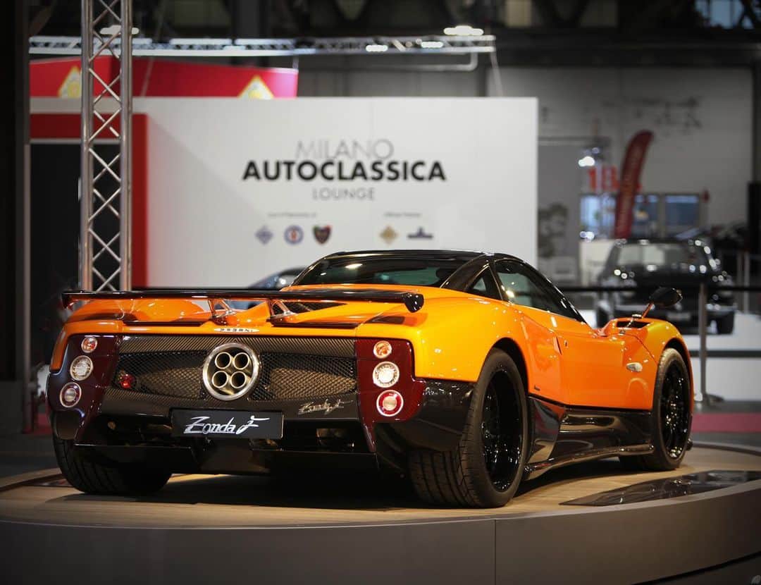 パガーニ・アウトモビリのインスタグラム：「Here we are, Milan! Let's get the party started! Stay with us @milanoautoclassica until November 24... More to come!  Ci siamo, Milano! Inizia finalmente Milano Auto Classica, rimanete con noi fino al 24 Novembre!  #zonda #zondaf #zonda20 #zonda20anniversary」