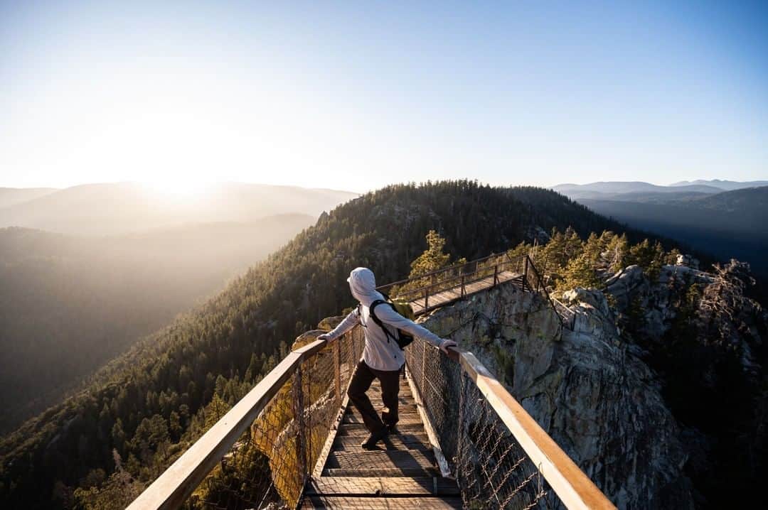 National Geographic Travelさんのインスタグラム写真 - (National Geographic TravelInstagram)「Photo by @taylorglenn | My hiking partner pauses to take in the view from the summit of the Magician in California's Sequoia National Forest. This walkway provided access to the well-known Needles Lookout, which was unfortunately lost in a fire. For those willing to make the journey, the reward is this dramatic vista of the southern Sierra Nevada. Follow @taylorglenn for more from the American West and beyond. #California #SequoiaNationalForest」11月22日 22時07分 - natgeotravel