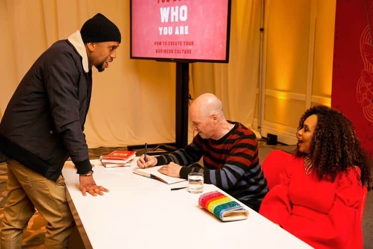 アフィオン・クロケットさんのインスタグラム写真 - (アフィオン・クロケットInstagram)「Easily one of the most prolific gatherings I’ve ever experienced. The book signing & chat with @stevestoute & @bhorowitz0 for Ben’s new book “What You Do is Who You Are” elevated my thinking in a real way. Salute to my brother @shakasenghor for his infused life changing story & @feliciahorowitz for being the ultimate facilitator of like minded human beings 🙌🏽🙏🏽✊🏽👑👑👑 . . #affioncrockett #benhorowitz #feliciahorowitz #shakasenghor #stevestoute #whatyoudoiswhoyouare @goldendenim」11月23日 7時55分 - affioncrockett