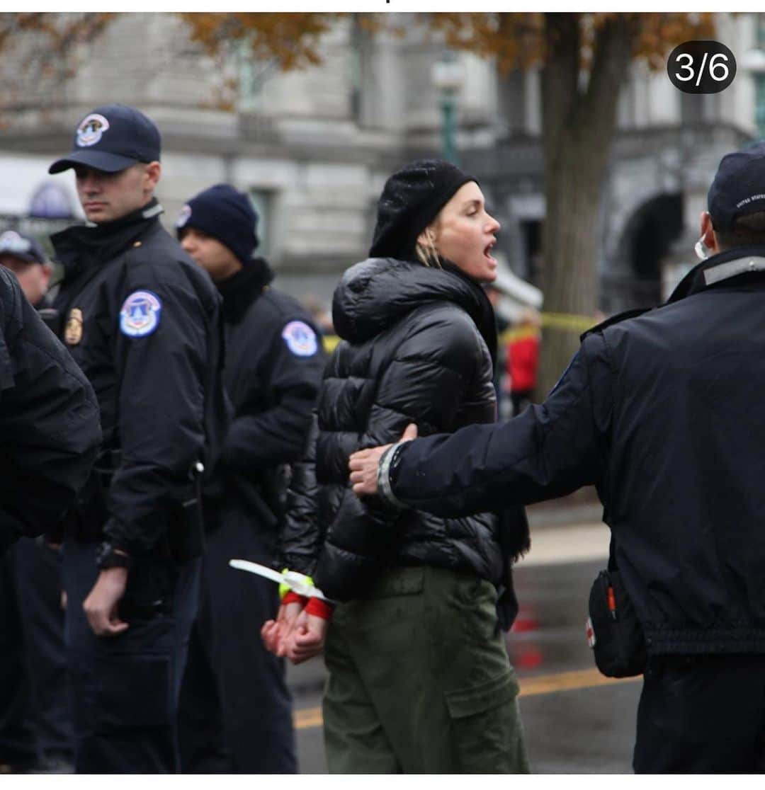 アンバー・ヴァレッタさんのインスタグラム写真 - (アンバー・ヴァレッタInstagram)「Today in front of the U.S. Capitol and Supreme Court  for #firedrillfriday we raised our voices and got arrested for Climate Crisis and specifically the protection of water.  1. There will be many impacts of climate change, but among the most important are impacts on water resources.  2.  The key impacts will be changes in rain and snow, rising temperatures (and hence rising demand for water, especially to grow food), and extreme weather events like floods and droughts. We are already seeing impacts! 3. Given enormous water problems already (failure to meet basic needs for billions of people, industrial contamination, destroying wildlife, disappearing groundwater, conflicts over water...), climate change is a massive added threat.  4. There are smart things we can do. Every small action builds to the bigger change we need.  Raise YOUR voice and demand that the Supreme Court does not let the current administration to continue its rollbacks on the Clean Water Act. Demand that congress passes The Water Affordability, Transparency, Equity and Reliability (WATER) Act of 2019 is a comprehensive solution that creates a WATER Trust Fund dedicating $35 billion for water infrastructure improvements across the United States. Clean water like clean air is our birthright as beings on this planet. 💙Thank you to @janefonda for being a fearless leader, the @firedrillfriday team for all of their hard work and all of the activists and folks around the world who are fighting for our future.」11月23日 8時07分 - ambervalletta