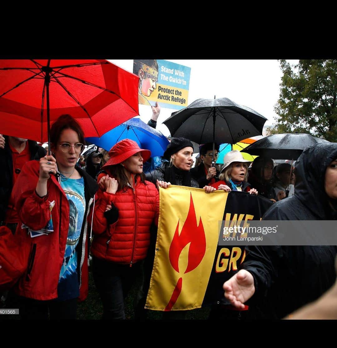 アンバー・ヴァレッタさんのインスタグラム写真 - (アンバー・ヴァレッタInstagram)「Today in front of the U.S. Capitol and Supreme Court  for #firedrillfriday we raised our voices and got arrested for Climate Crisis and specifically the protection of water.  1. There will be many impacts of climate change, but among the most important are impacts on water resources.  2.  The key impacts will be changes in rain and snow, rising temperatures (and hence rising demand for water, especially to grow food), and extreme weather events like floods and droughts. We are already seeing impacts! 3. Given enormous water problems already (failure to meet basic needs for billions of people, industrial contamination, destroying wildlife, disappearing groundwater, conflicts over water...), climate change is a massive added threat.  4. There are smart things we can do. Every small action builds to the bigger change we need.  Raise YOUR voice and demand that the Supreme Court does not let the current administration to continue its rollbacks on the Clean Water Act. Demand that congress passes The Water Affordability, Transparency, Equity and Reliability (WATER) Act of 2019 is a comprehensive solution that creates a WATER Trust Fund dedicating $35 billion for water infrastructure improvements across the United States. Clean water like clean air is our birthright as beings on this planet. 💙Thank you to @janefonda for being a fearless leader, the @firedrillfriday team for all of their hard work and all of the activists and folks around the world who are fighting for our future.」11月23日 8時07分 - ambervalletta