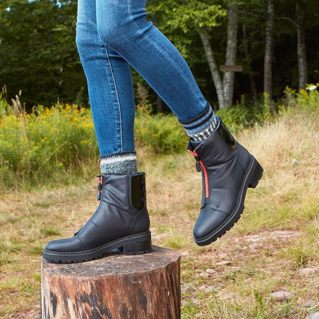 のインスタグラム：「Who’s ready for the cold? 🙋‍♀️ #SamEdelman」