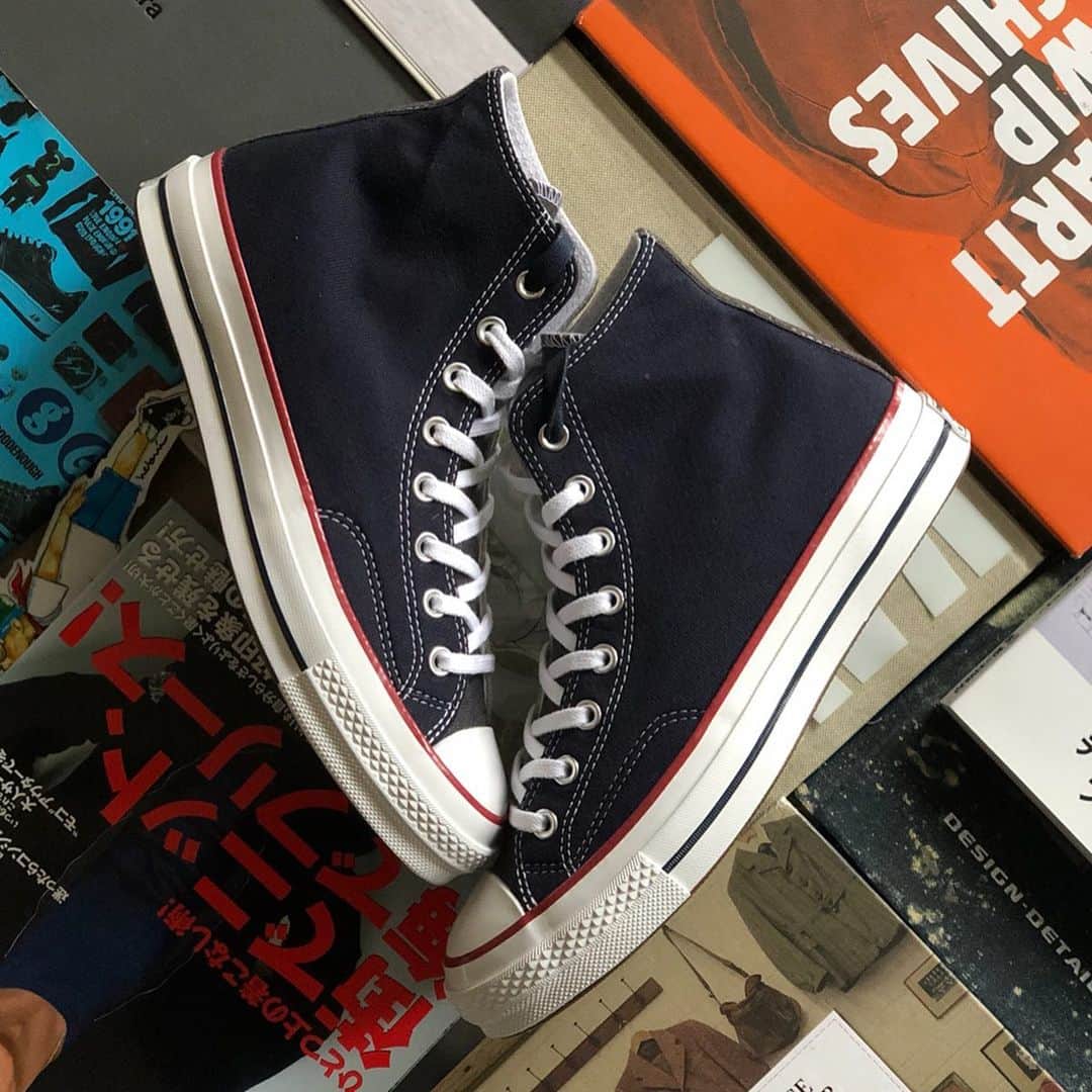 Mr. Tyさんのインスタグラム写真 - (Mr. TyInstagram)「Well hello there new shoes! Fun part about making these #converse70s is being able to make shoes I’ve always wish existed. I’ve always believed that @Champion’s Reverse Weave is some of the best material on earth....so hey, why not use all of my favorite colors (navy, charcoal, heather) on one @converse #chucktaylor70s shoe 🤷🏾‍♂️. Had to sacrifice some crewnecks, but worth it in the end. Even used the side ribbing for the heel, couldn’t let that go to waste! I’ll have to take a video of these, they cane out pretty cool.  @converse_style #ct70 #theshoegame #taylorgang #sneakerfreaker #kicksonfire #complexkicks #ijustlikeshoes #converse #allstar #allstars #chucks #lifeinchucks #reverseweave #champion #instachucks #conversestyle #lovemychucks #1970schucks #conversefamily #チャックテイラー #chucktaylor」11月23日 8時34分 - regularolty