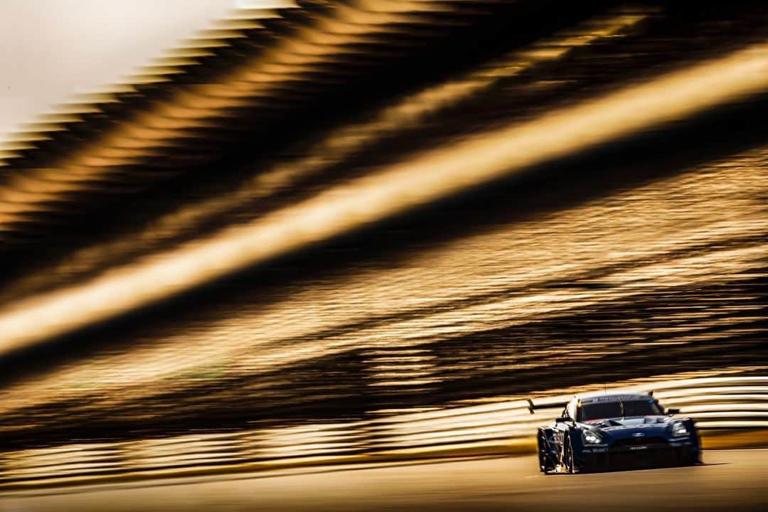 ジェームズ・ロシターのインスタグラム：「Its the weekend! Who’s ready for some racing? @dtm_pics @supergt_official」