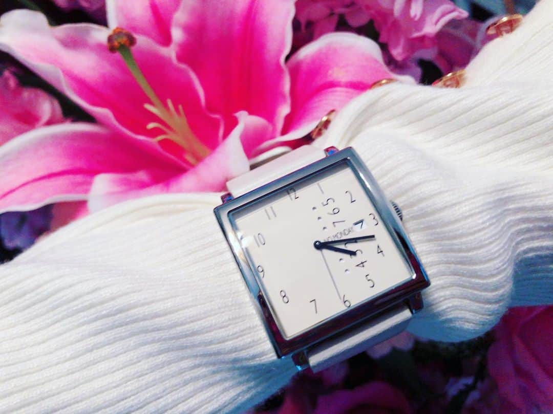 副島美咲さんのインスタグラム写真 - (副島美咲Instagram)「新入りちゃん⌚♡ . NO Mondayの腕時計 . 自動巻きのしか持ってなかったんだけど、今回はクォーツだよシンプルイズベストとってもお可愛ꐕ ꐕ ꐕ . クーポンコード｢misak1118｣で10%offになるよ👌★ . #nomonday #ノーマンデー #腕時計 #時計 #手元倶楽部」11月23日 8時58分 - misaki051019