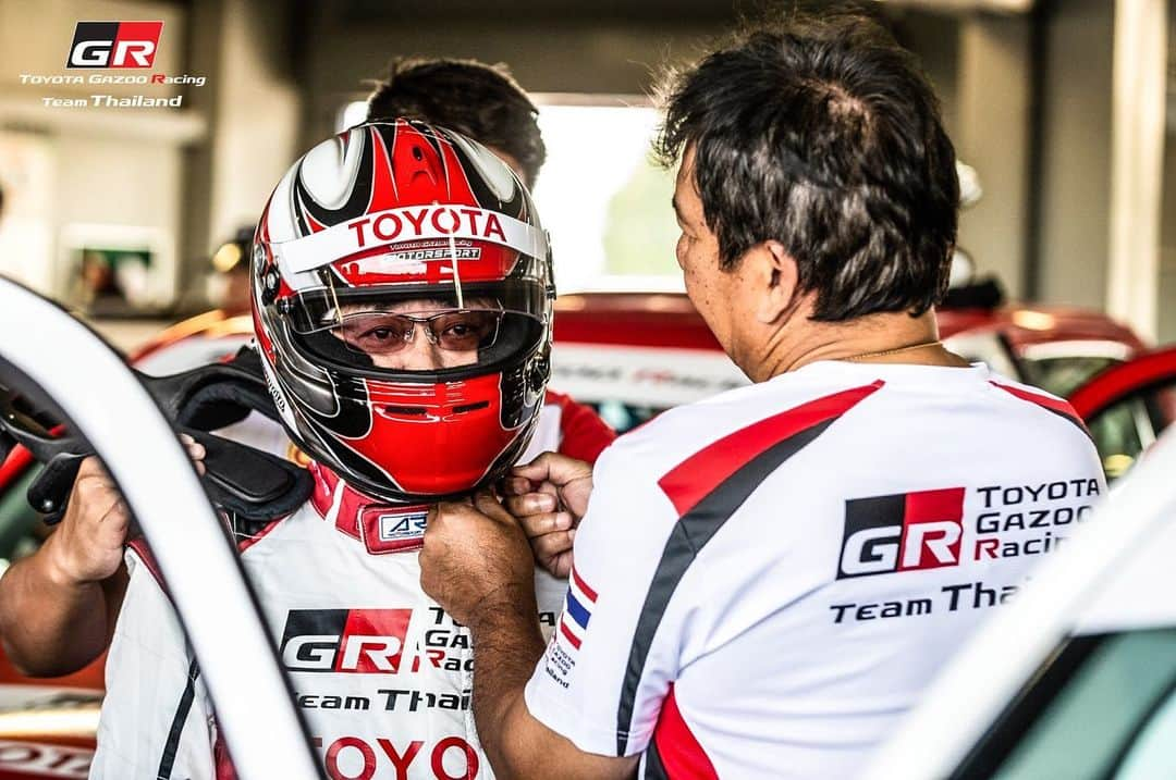 Toyota team thailandさんのインスタグラム写真 - (Toyota team thailandInstagram)「TOYOTA Gazoo Racing Team Thailand พร้อมสุดกับศึกลุ้นแชมป์ RAAT Thailand Endurance Championship International 2019  และมาเชียร์กันกับการแข่งขันรายการพิเศษ TOYOTA EXECUTIVE CHARITY RACE 2019 โดยผู้บริหารและประธานชมรมผู้แทนจำหน่ายโตโยต้า ที่ร่วมฝึกสอนการขับแข่งโดย TOYOTA team Thailand โดยเงินรางวัลที่ได้จากการแข่งขัน จะมอบให้กับ มูลนิธิเมาไม่ขับ #TeamWork #TOYOTAteamThailand #CheerThai #ThaiPride #ไม่เชียร์ไทยแล้วจะเชียร์ใคร #แข่งรถ #นักแข่ง #ทีมคนไทย #Car #RaceCar #Racing #SuperCar #TOYOTA86 #Buriram #HiluxRevo」11月23日 8時53分 - toyotagazooracingteamthailand