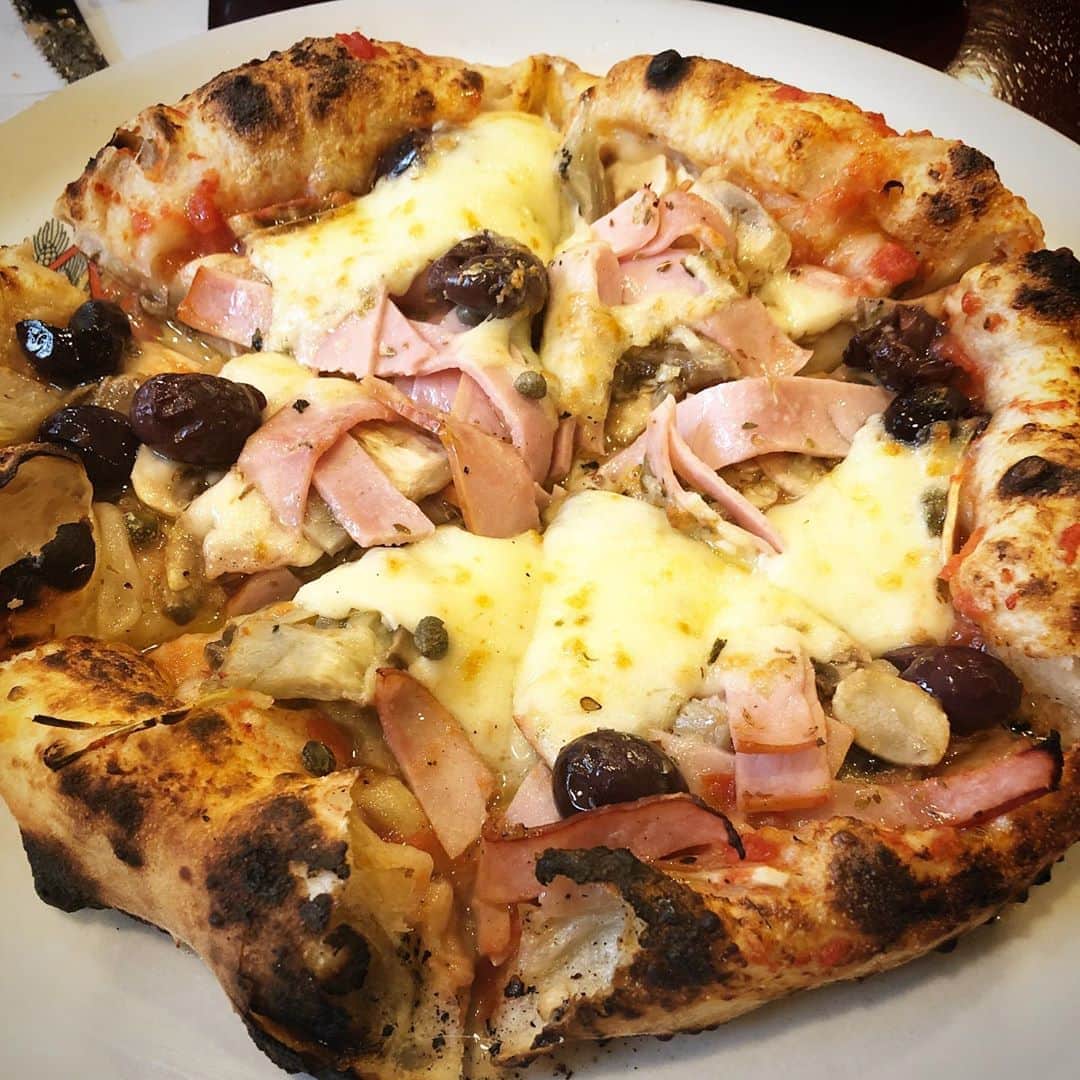 マッスル坂井さんのインスタグラム写真 - (マッスル坂井Instagram)「八千代コースターの収録で見た万代のピザ屋さんがどうしても美味しそうで、オンエア前にカンニングしに行ってしまいました。星35個です！ 番組は本日10時25分から放送です。  #pizzaofdeath #新潟 #新潟グルメ #新潟ランチ #新潟市」11月23日 8時54分 - super_sasadango_machine