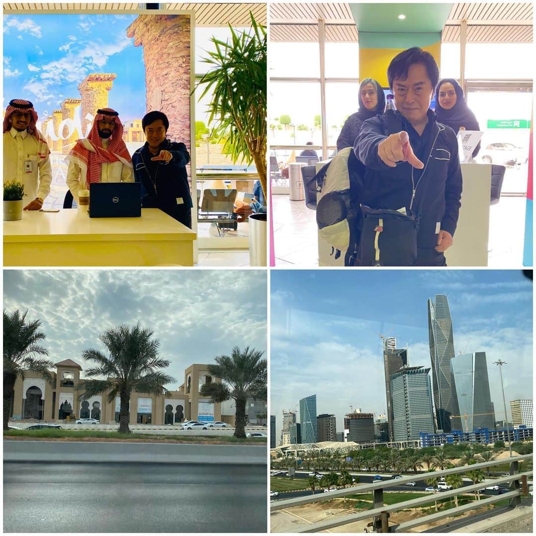 水木一郎さんのインスタグラム写真 - (水木一郎Instagram)「【サウジアラビア公演①】時差-6時間 サウジアラビア王国のリヤドで行われたサウジアラビア初の公式アニメイベント Saudi Anime Expo 2019 に招待されて行って来ました。観光・娯楽・などの規制の一部が最近解かれたばかりのサウジアラビア。それでも派手な服装はさけて今月12日に成田空港よりエミレーツ航空でドバイ経由にてリヤドまで夢の飛行をして来ました。さすがお金持ちの国。用意されたチケットはなんとビジネスクラスではなくファーストクラス。サービスはもちろん整ってはいるけどトイレの広さにはビックリ！シャワーも希望すれば浴びられます。成田空港のラウンジでの搭乗待ち時間で食べ過ぎたせいもあり、せっかくのハラル料理のディナーコースも食べずに寝てしまいました。「レジェンドステージ」に一緒に出演するささきいさお先輩はすっかり食べたとのこと、もう二度と食べるチャンスはおそらくないかも？でそれだけが心残りw でも朝食はしっかりいただきました。サウジアラビアはアルコールが禁止なのでお酒が飲めるのはドバイまで、途中ワインを少しいただいたあとは美味しいコーヒーで満足Z! リヤドの空港の一部や街の一部は撮影禁止と聞いていたので素直なオレはきっちり守って、写真はパシャパシャ撮ってはいません。リヤド到着後ホテルへ、少し休んでからエジプトから来たオーケストラと音合わせ。アニソンをカバーして有名なレバノン出身のサミー・クラーク氏とのコラボの打ち合わせなど通訳を挟んでのリハーサルは楽しい中でもかなりの時間を要しました。オレはサービス精神＋コミュニケーション型歌手⁈なので正直疲れました（笑）アメリカから来た演出家のブラウン氏はアメリカ育ちなのに何故か大のアストロガンガーファン。握手やハグの毎日でした（笑）ホテルのディナーや朝食はバイキングスタイル。野菜や果物が豊富で自称ベジタリアンとしては毎日が満足な食事でした。一日目無事終了。今回のSaudi Anime Expo公演の続きはまた後日をお楽しみに！写真選ぶの疲れまーす（笑） #saudiarabia  #riadoh  #saudianimeexpo2019  #RoshRayhaanbyRotana #emirates  #orchestrafromEgypt #ささきいさお  #サミークラーク  #水木一郎  #ichiromizuki」11月23日 8時56分 - ichiromizuki