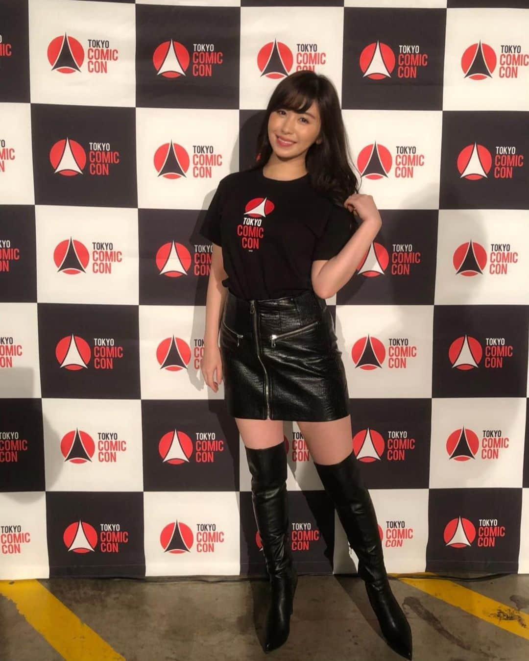 宮下舞花さんのインスタグラム写真 - (宮下舞花Instagram)「#東京コミコン2019  1日目、ありがとうございました🥰 . . オープニングセレモニーの後すぐにステージでパフォーマンス🥺夢のようなハリウッドセレブ達の共演の後に…ステージでテーマソング『Go My Way』を歌えたこと…素敵な経験でした🥺 . . ステージパフォーマンス後は色んなブースに遊びに行ったり展示物をみたりお買い物したり♥️たっぷり楽しんじゃったあ〜残り2日も楽しみましょう👍 . . #マイティーソー を観てから参戦したコミコン…#クリスヘムズワース さんが目の前に！！素敵すぎましたね☺️浅野忠信さんとザッカリーリーヴァイさんが並ぶ姿はもうマイティーソーでしたね⚒ . . . #東京コミコン2019#東京コミックコンベンション#tokyocomiccon2019#tokyocomiccon#CMソング#宮下舞花#関根ささら#幕張メッセ #アメコミ#Hollywood#amecomi#terminator#サラコナー#セレブ#マイティソー #sarahconnor#japanesegirl#asiangirls#gravure」11月23日 0時06分 - maikamaimaika