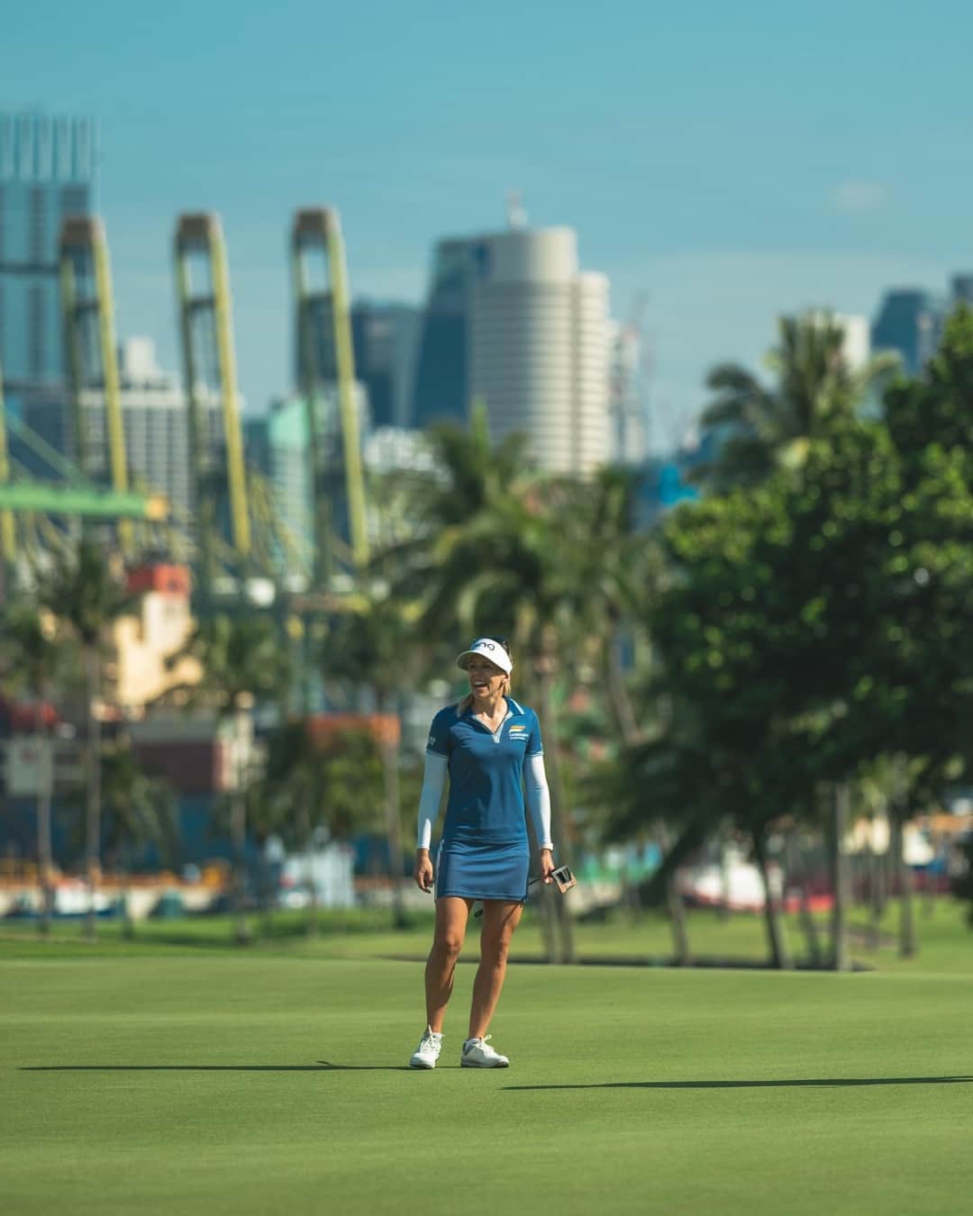 Pernilla Lindbergさんのインスタグラム写真 - (Pernilla LindbergInstagram)「One of my favorite golf courses in the world in one of my favorite cities!! @AIGinsurance hosted a fun event for its clients today at Sentosa golf club. Oh and the views of Singapore are 👌🏻!⠀ ⠀ ⠀ ⠀ ⠀ #aiginsurance  #singaporegolf #golfsingapore  #sentosagolfclub  #sentosaisland #sentosasingapore」11月23日 0時02分 - pernillagolf