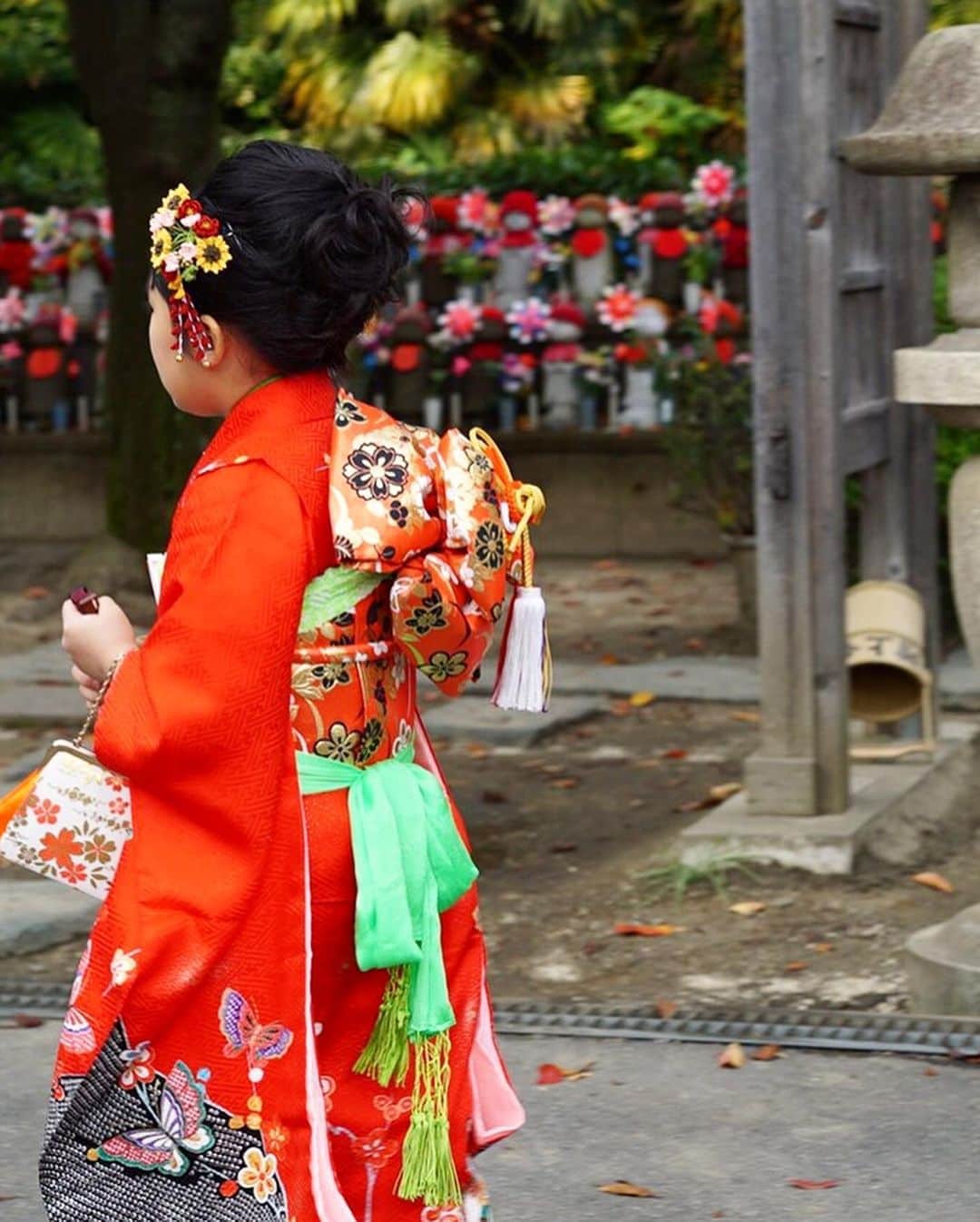 安藤美姫さんのインスタグラム写真 - (安藤美姫Instagram)「Congratulations for my Daughter😌💕💕💕 Call “Shichi-Go-San” is an annual Japanese festival to celebrate the growth of children♥️♥️♥️ This “Kimono” was mine when I was in her age and also celebrated “Shichi-Go-San”😌😌😌😊 When my daughter wear this it mean a lot to me... I wish her happiness and bring a lot of love... ♥️♥️Love♥️♥️ 娘の七五三のお祝いをしました😌💕💕💕 このお着物は私が七五三の時に着たもの… 母が大事にとっておいてくれたものを娘が着る… なんかとっても嬉しかったです☺️😊✨ 時間が経つのって早い… 子供の成長って早い… 大好きな娘がのびのびと自分らしく成長できますように😌🙏✨💕♥️ おめでとう😌 そして ありがとう😌☺️💕 ♥️♥️♥️With Love♥️♥️♥️ #七五三 #しちごさん7歳  #japan #娘 #daughter  #motheranddaughter」11月23日 0時15分 - miki_m_ando0403