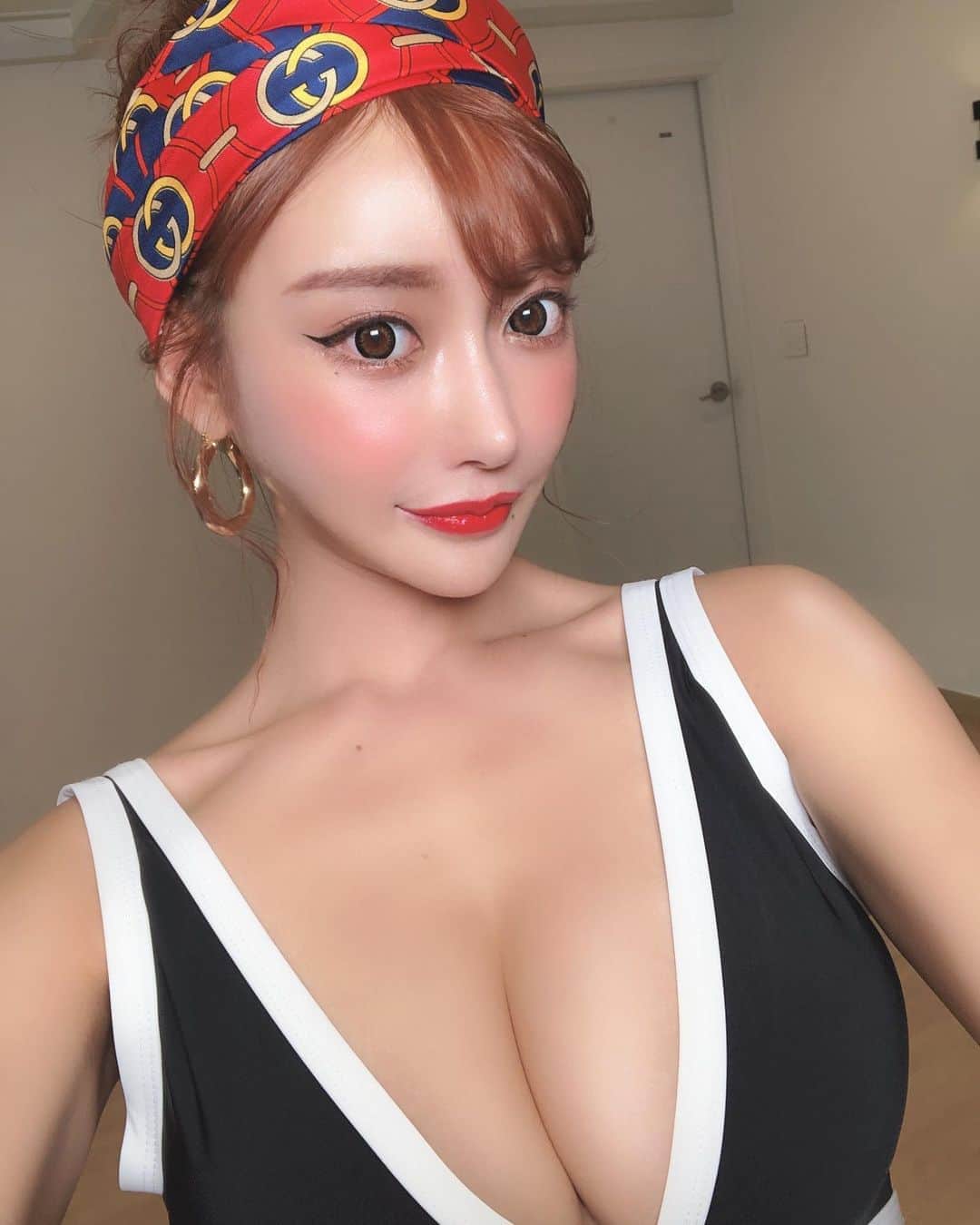 明日花キララのインスタグラム：「Thank you 2.0 million followers😘😘 #200万❤︎ . ほんとーーーにみんな好き🥺❤︎ あー好き！！！」