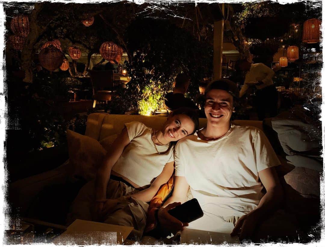 ロブ・モローのインスタグラム：「TSM & Emerson celebrating life.」
