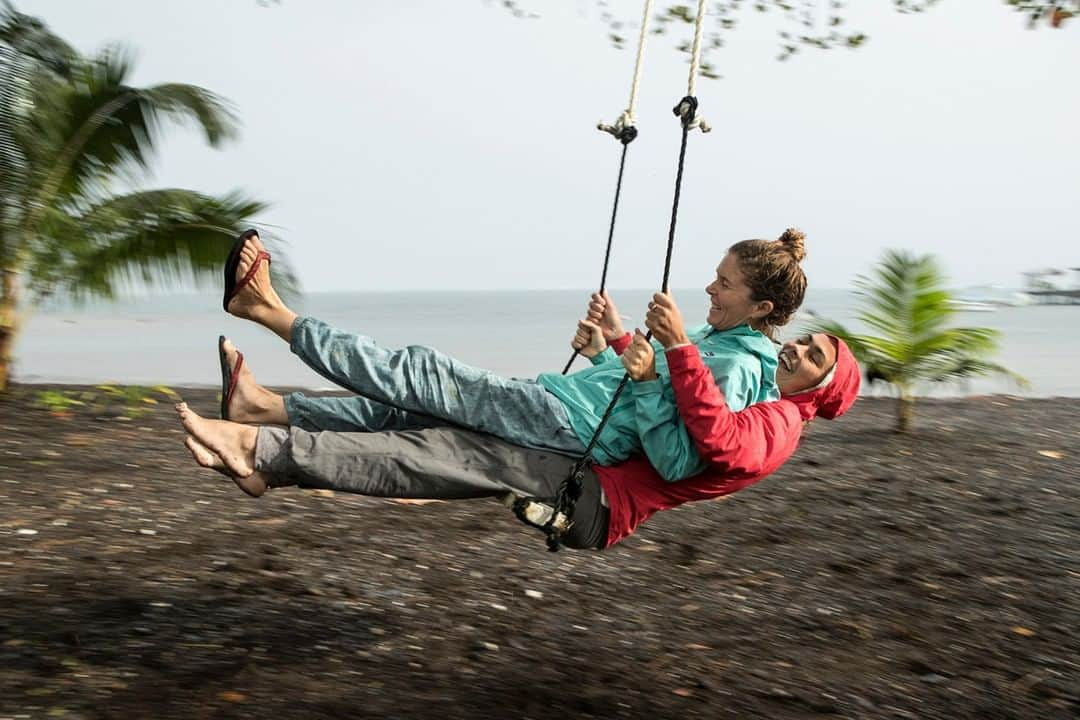 patagoniaさんのインスタグラム写真 - (patagoniaInstagram)「Shore thing: Surf ambassadors @captainlizclark and @leabrassy take a break from the boat during Liz’s multi-year sailing trip around the world.⁠ Photo: @cinematowski」11月23日 0時30分 - patagonia