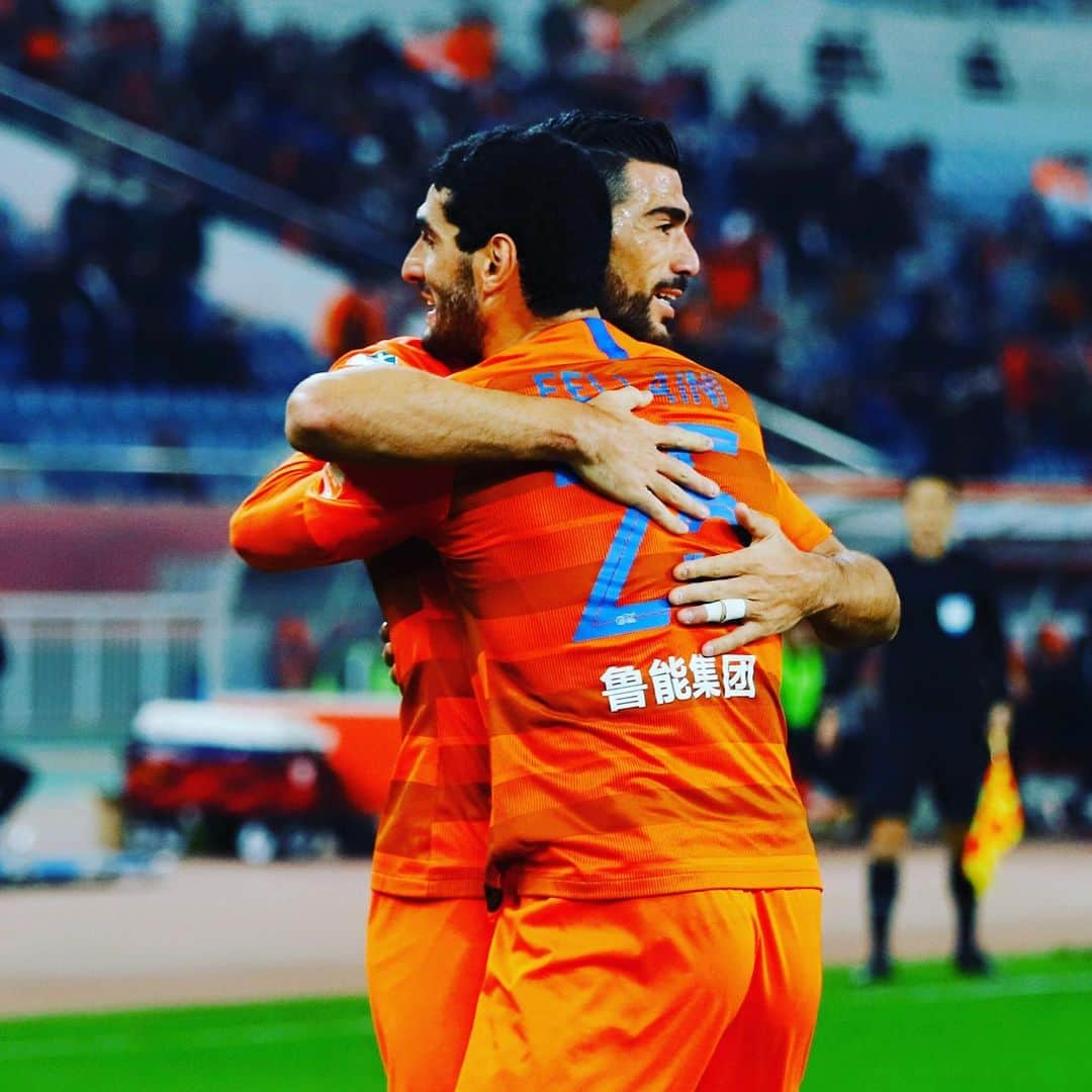 グラツィアーノ・ペッレさんのインスタグラム写真 - (グラツィアーノ・ペッレInstagram)「A beautiful day to celebrate my 27th goal of the season 👀⚽️🧡 and wish an happy birthday 🎂 to my fratello @fellaini #lifeisone」11月23日 0時33分 - gpelle19_official