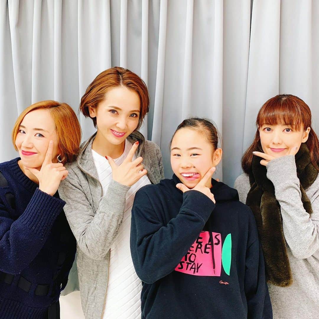沢口千恵のインスタグラム：「‪体操の宮川紗江ちゃんの振付がスタートしました！イメージがかたちになるぞくぞく感がいっぱいです。  ここからしっかり紗江ちゃんをサポートできるように頑張ります！  サンミュージックの相澤社長も激励に来てくださいました😊✨‬」