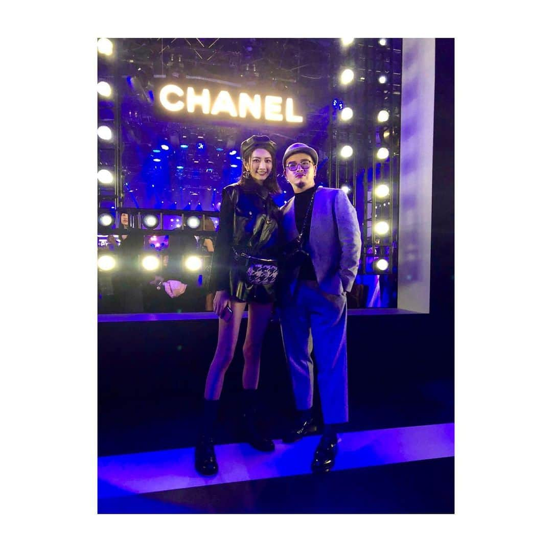 イーホア・ウーさんのインスタグラム写真 - (イーホア・ウーInstagram)「Thank you for having me @chanelofficial 🖤 #ihuaootd #bff #伍壹工作室 #TheNewJ12 #CocoCrush #CHANELCruise」11月23日 0時37分 - _ihua_