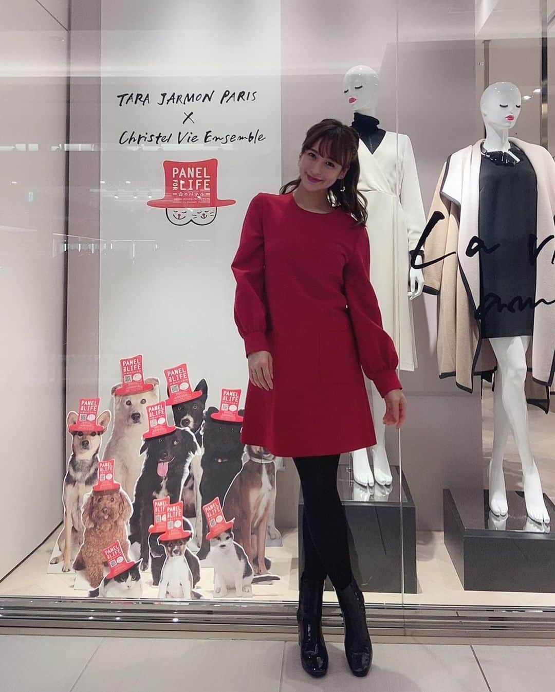 野崎萌香さんのインスタグラム写真 - (野崎萌香Instagram)「LOVE❤️Holiday Campaign A day to meet Moeka  @tarajarmon_jp at GINZA SIX  ファンの方々との スペシャルなイベントでした😉❤️ . . .  選ばれた10名の方と15分間2人きりで shoppingが出来るという 素敵なクローズドイベントで とっても密な濃い時間を過ごすことが できました😘  こちらはイベントの 前半の時のお写真です😉💕」11月23日 0時47分 - moeka_nozaki